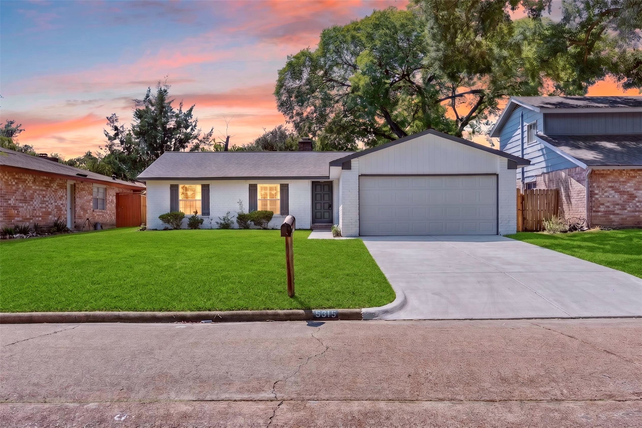 8515 Rivercross Road Property Photo 1