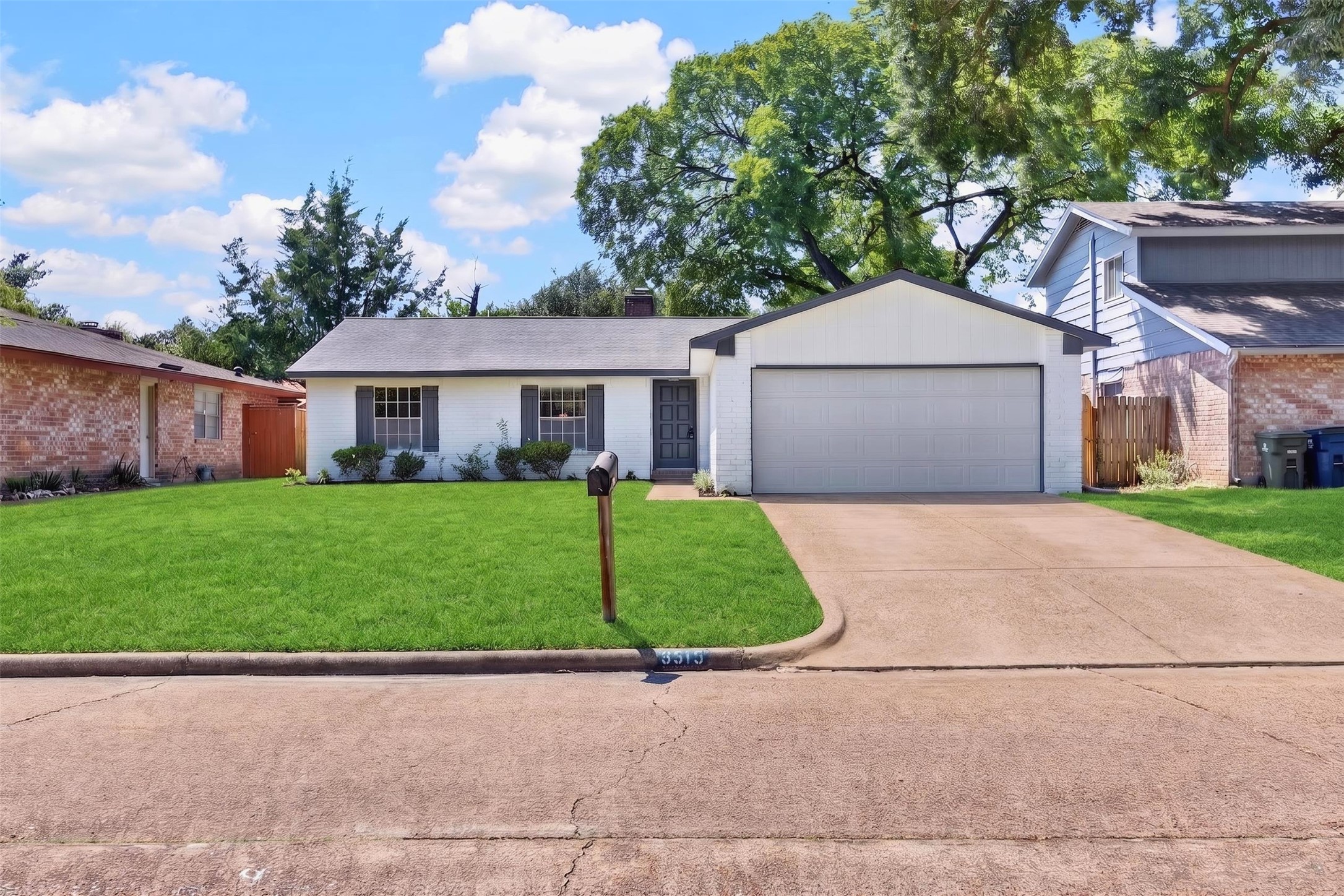 8515 Rivercross Road Property Photo 2