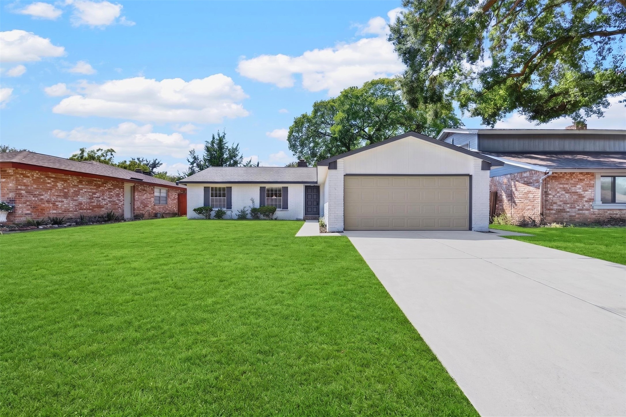 8515 Rivercross Road Property Photo 4