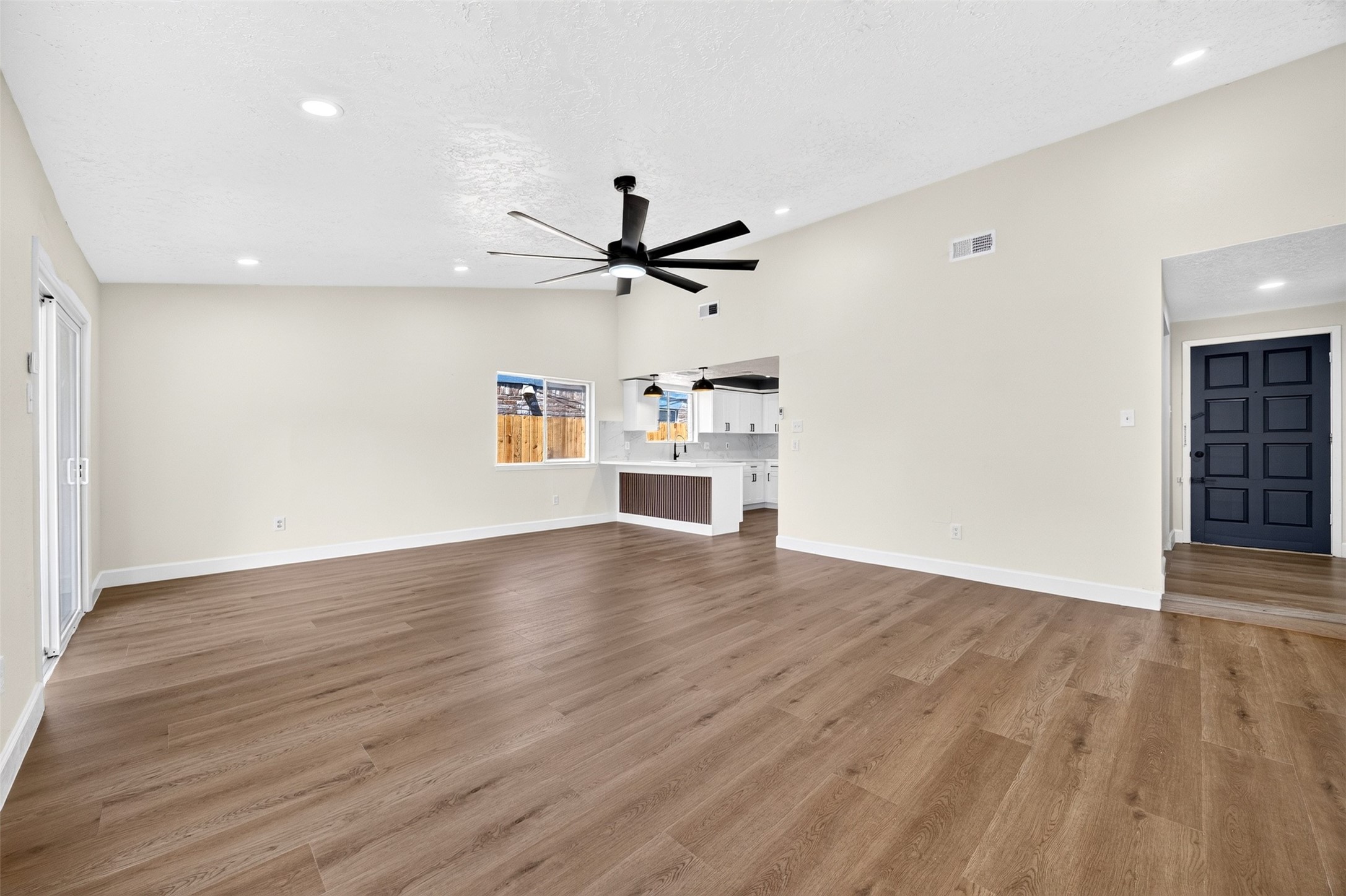8515 Rivercross Road Property Photo 6
