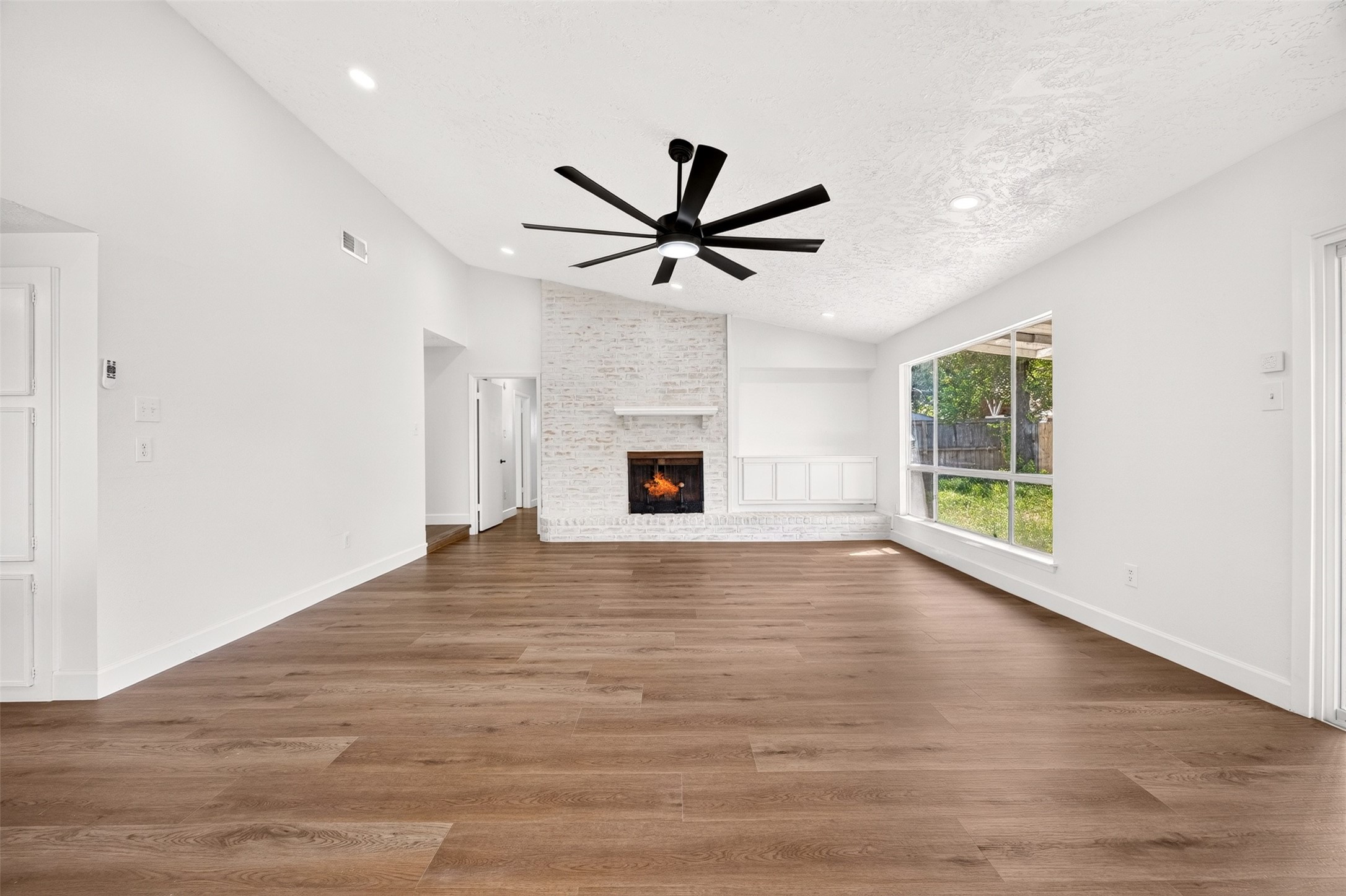 8515 Rivercross Road Property Photo 10