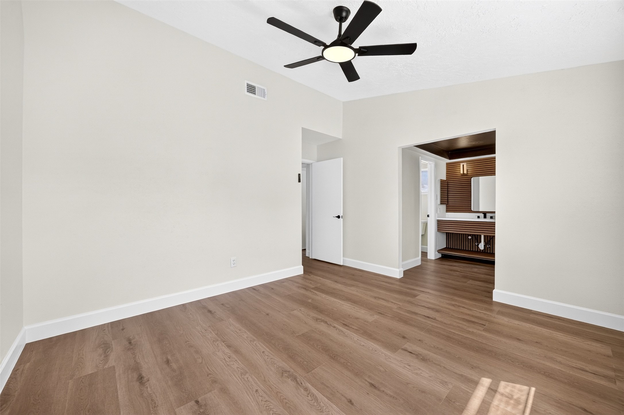8515 Rivercross Road Property Photo 21