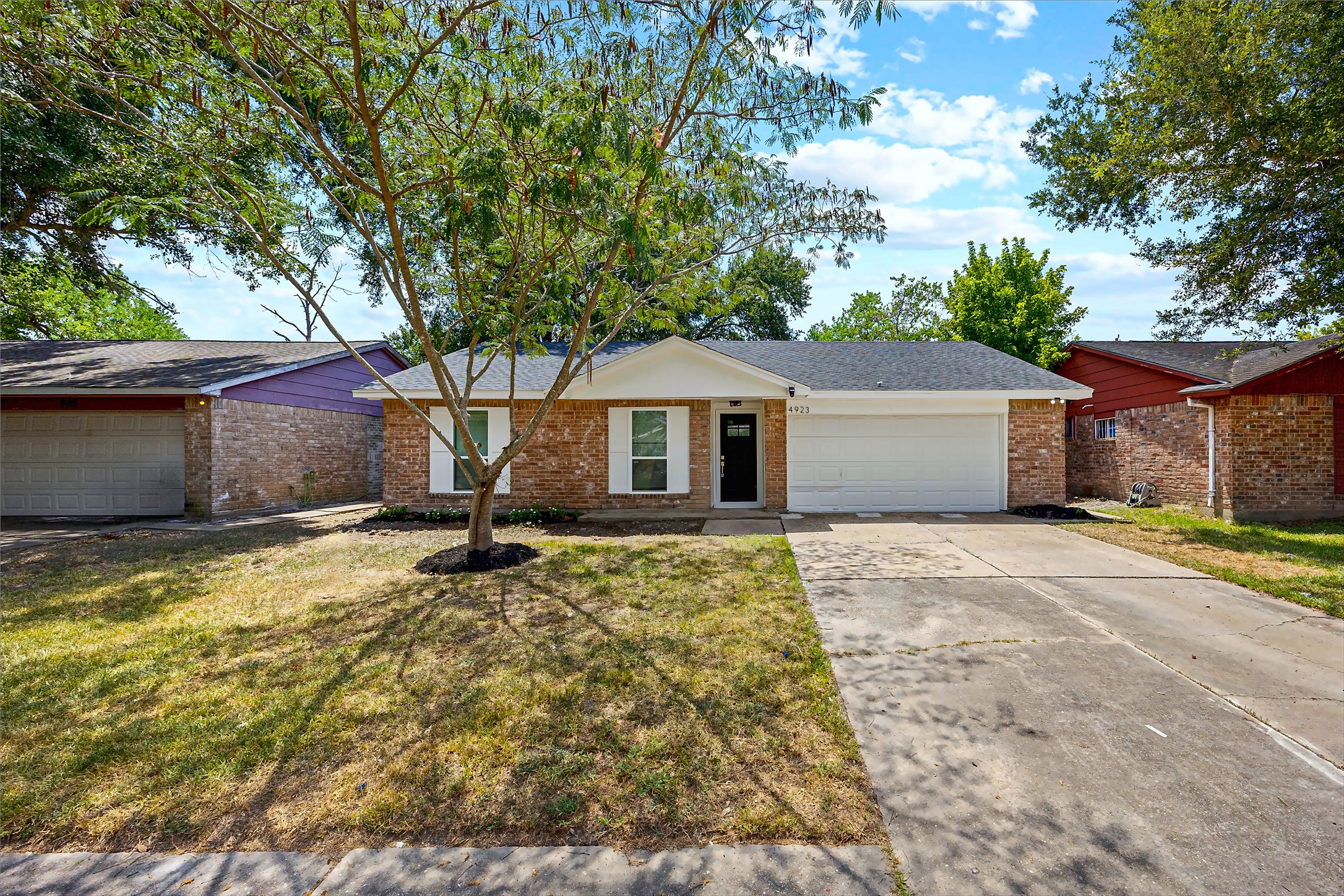 4923 Beechaven Street Property Photo 1