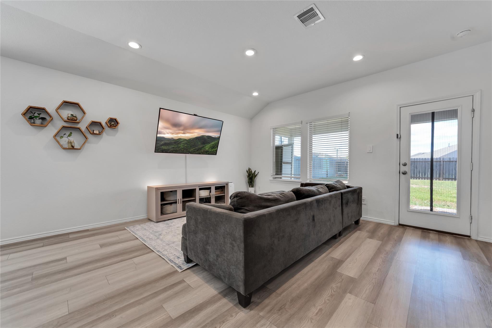 21334 Riverdew Drive Property Photo 6