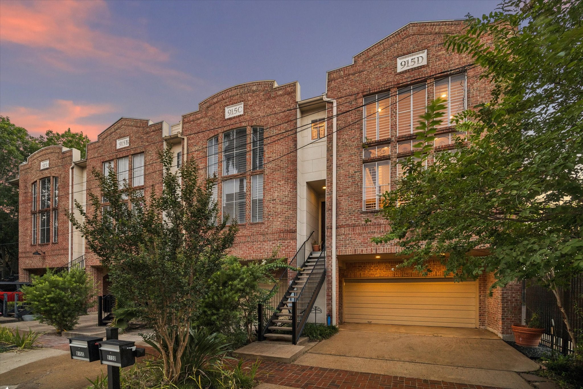 915 Knox Street D Property Photo 2