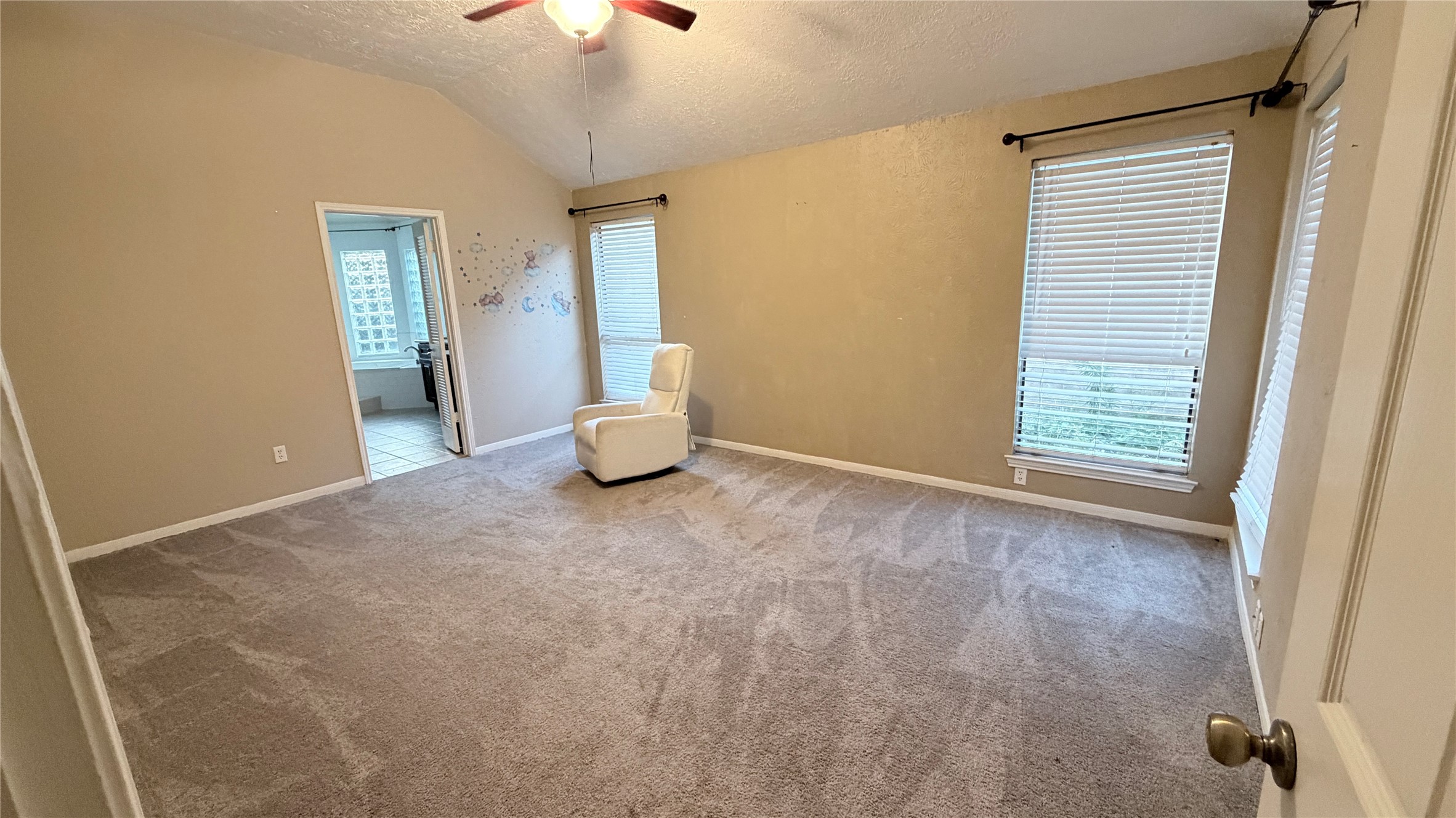 1914 Hunters Trace Street Property Photo 7