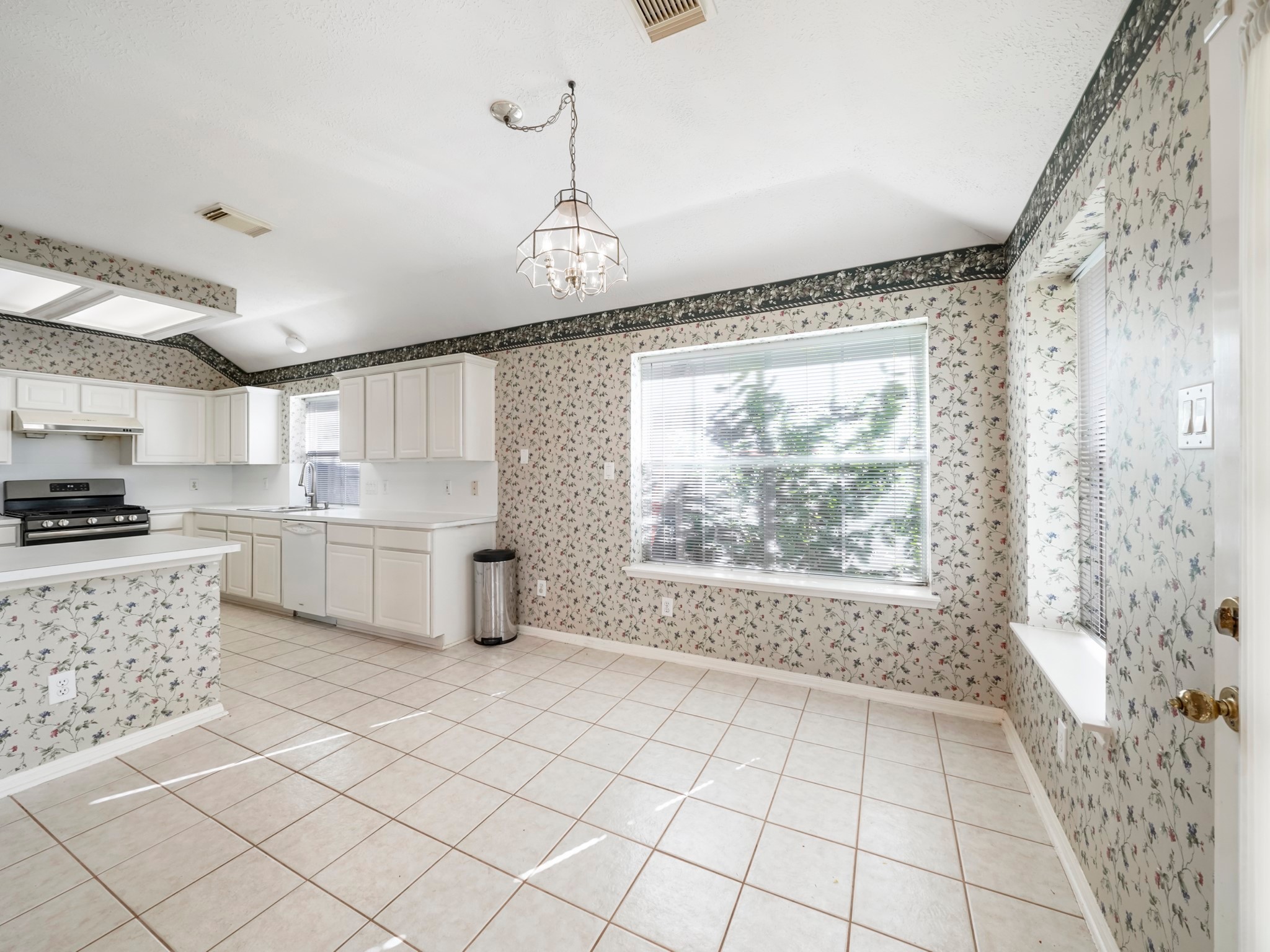 4307 Goldenrod Lane Property Photo 7