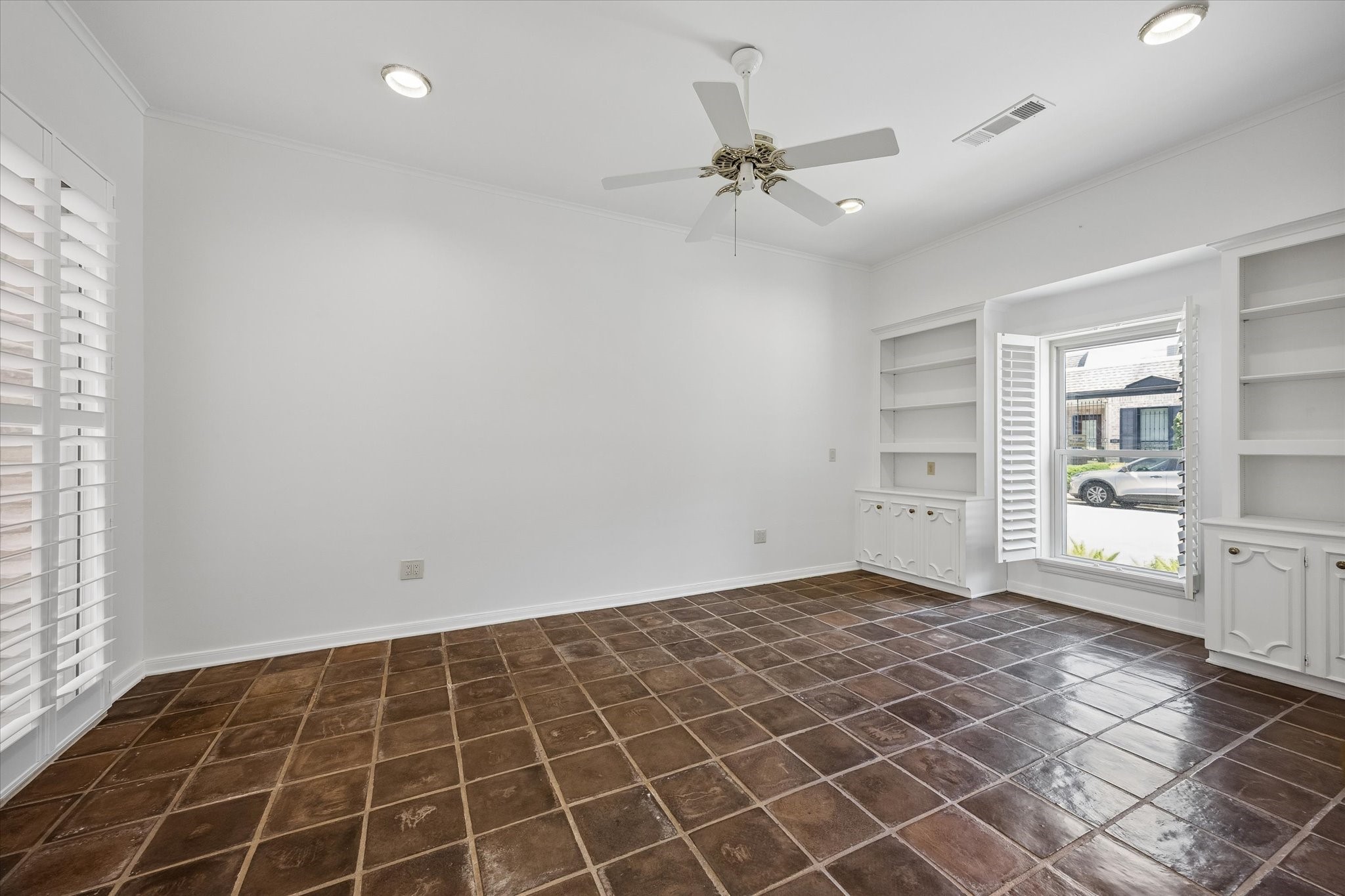 503 Bolton Place Property Photo 6