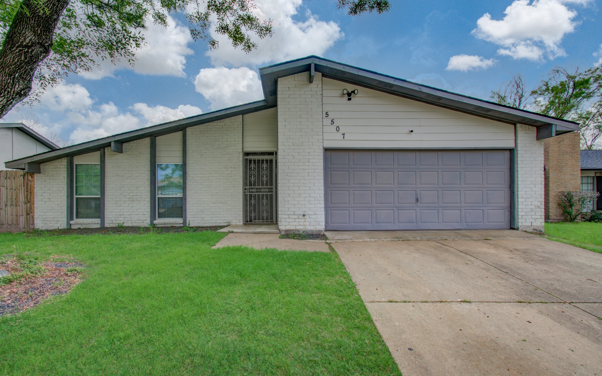 5507 Windsor Forest Drive Property Photo