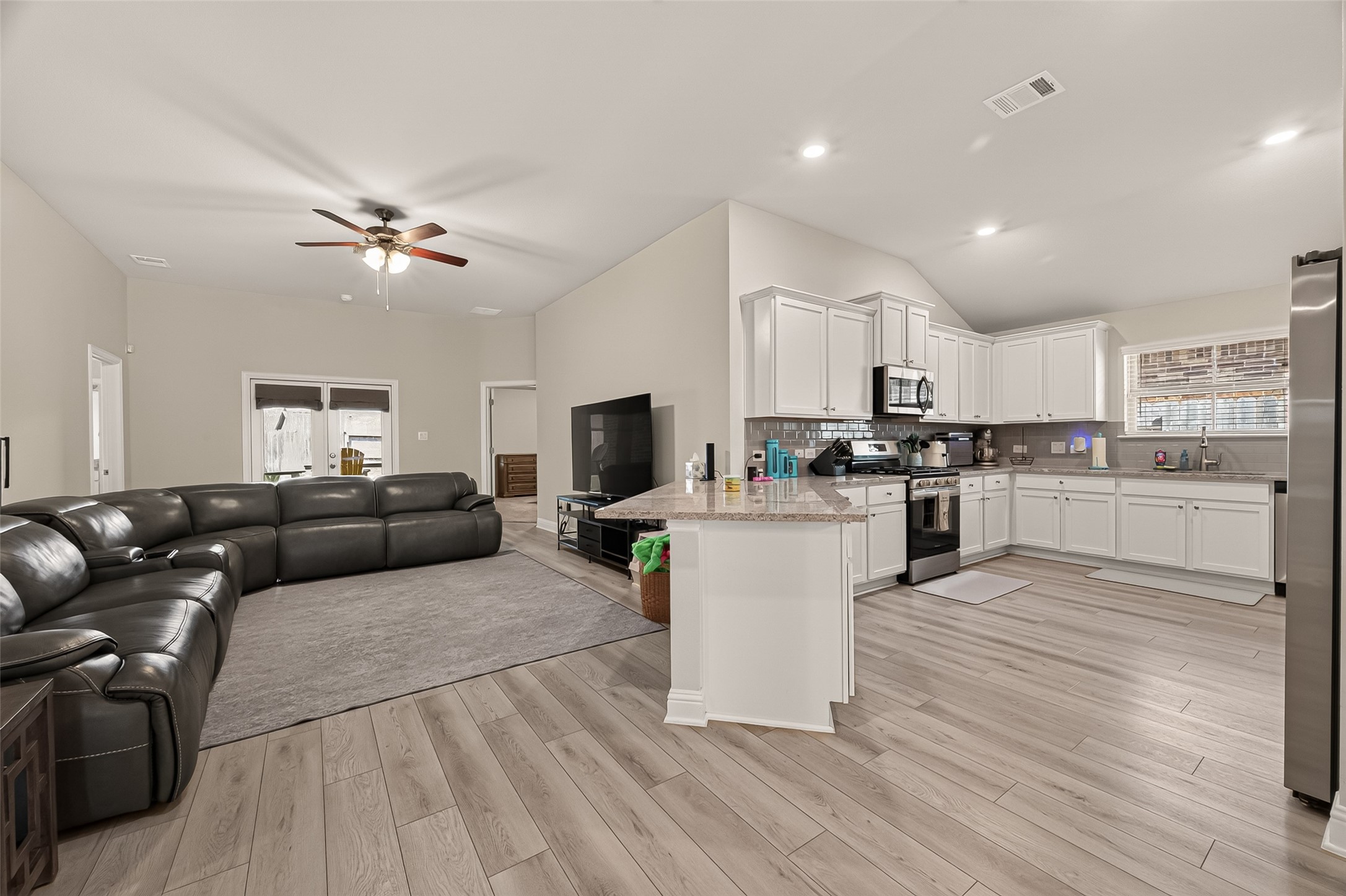 2605 Golden Palms Property Photo 21
