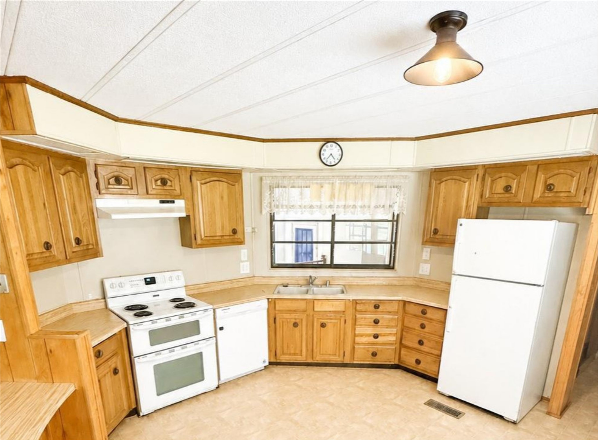 9910 State Highway 156 Property Photo 6