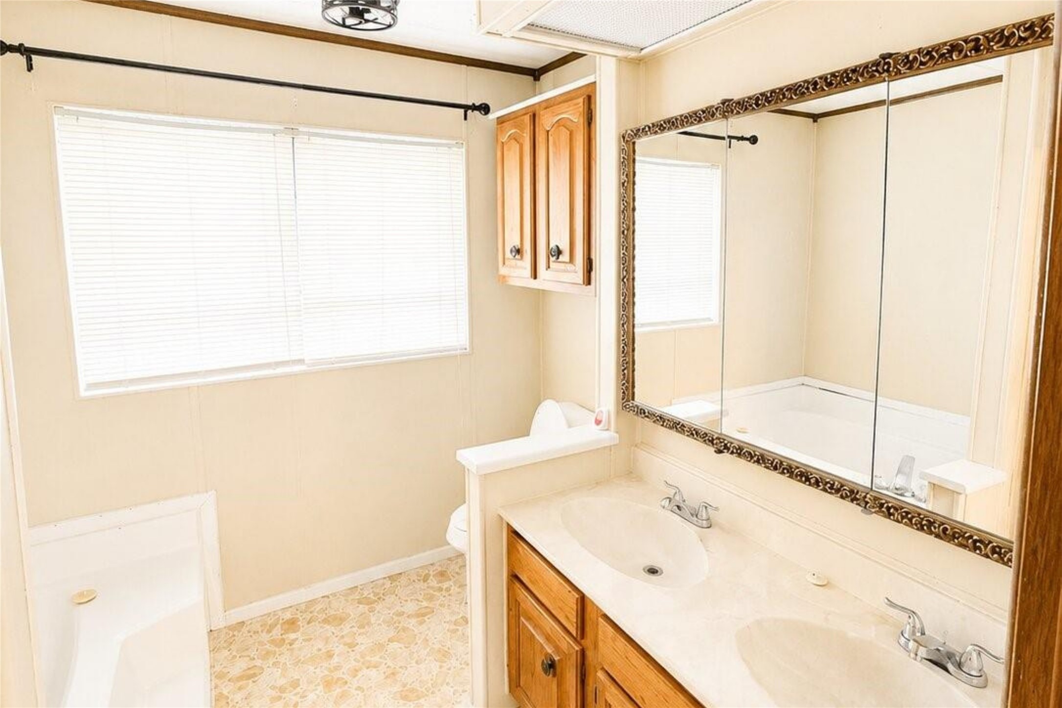 9910 State Highway 156 Property Photo 19