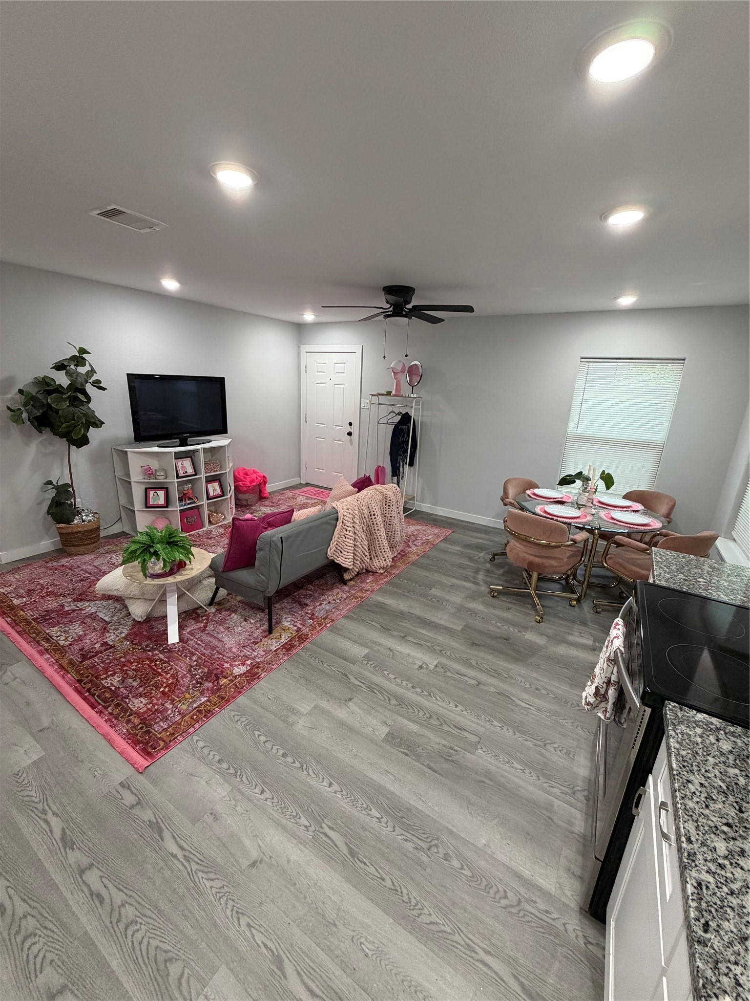 7735 Orebo Street B Property Photo 4