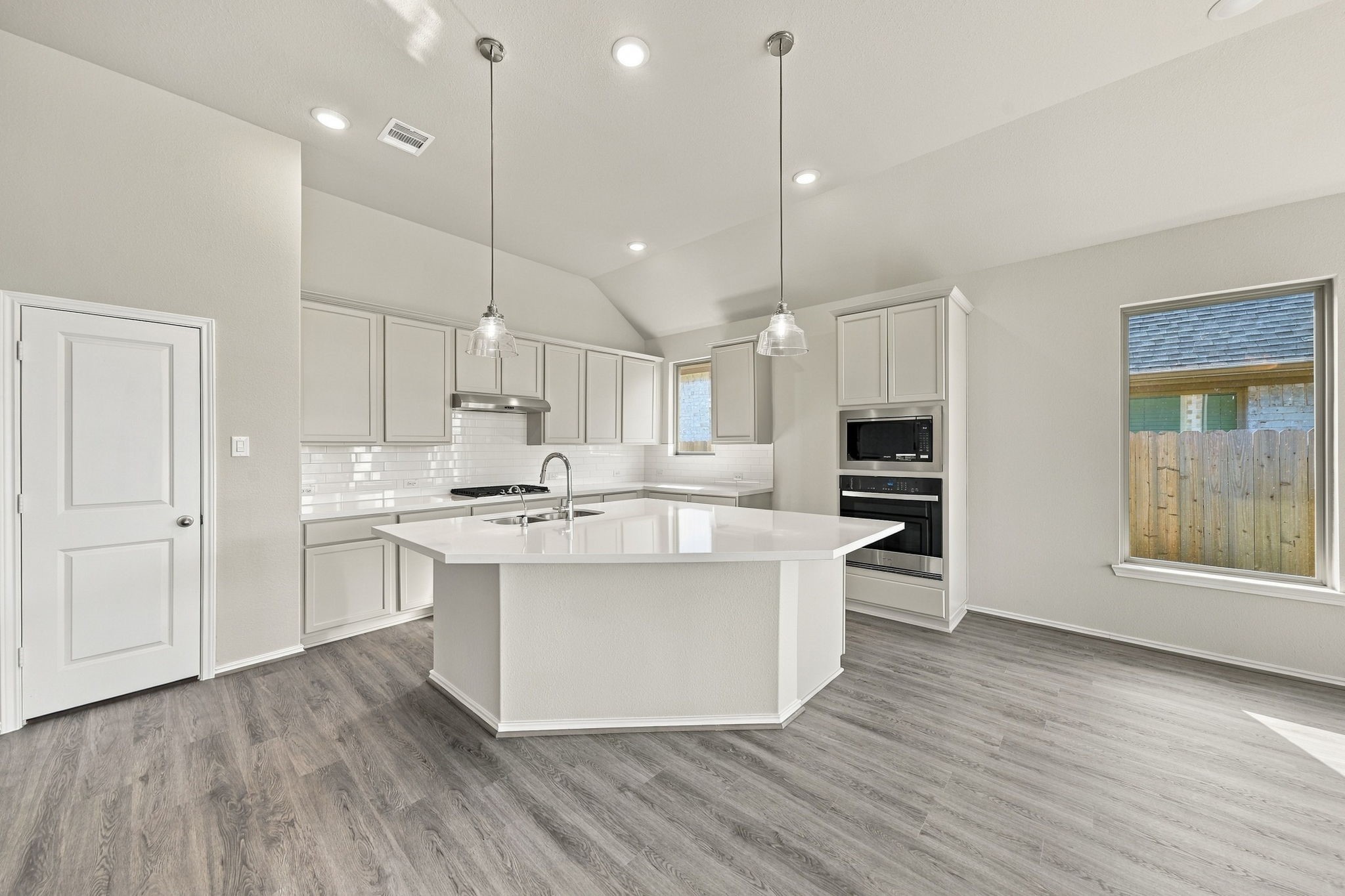 18735 Citrange Bend Way Property Photo 3