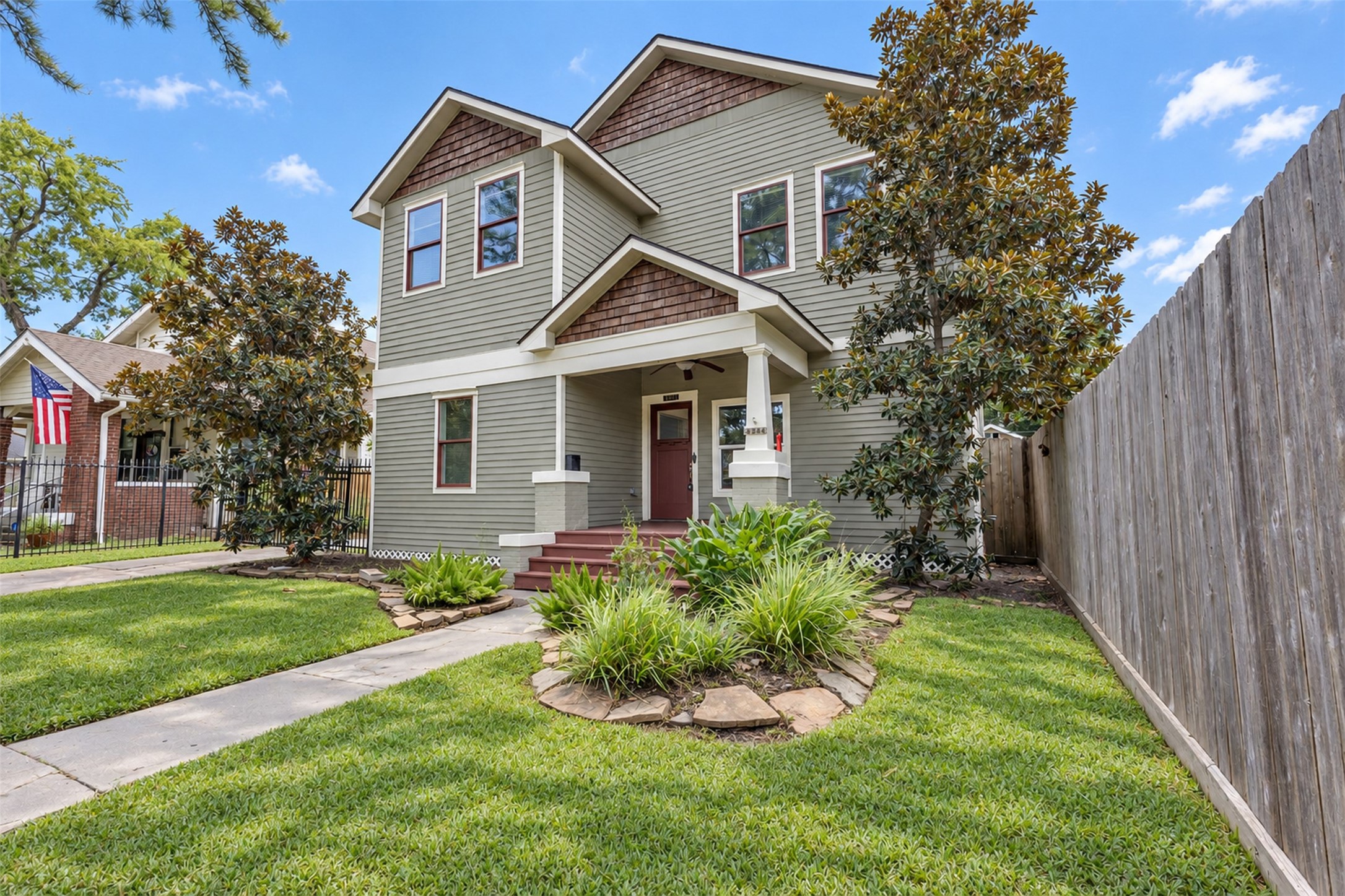 4534 Woodside Street Property Photo 3