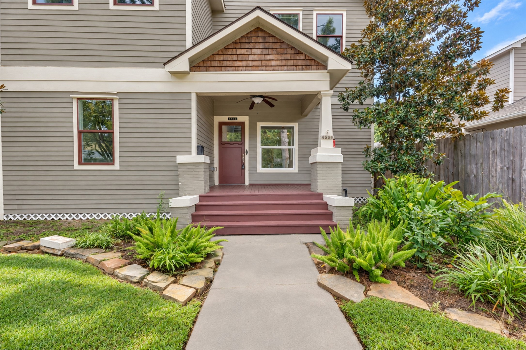 4534 Woodside Street Property Photo 4