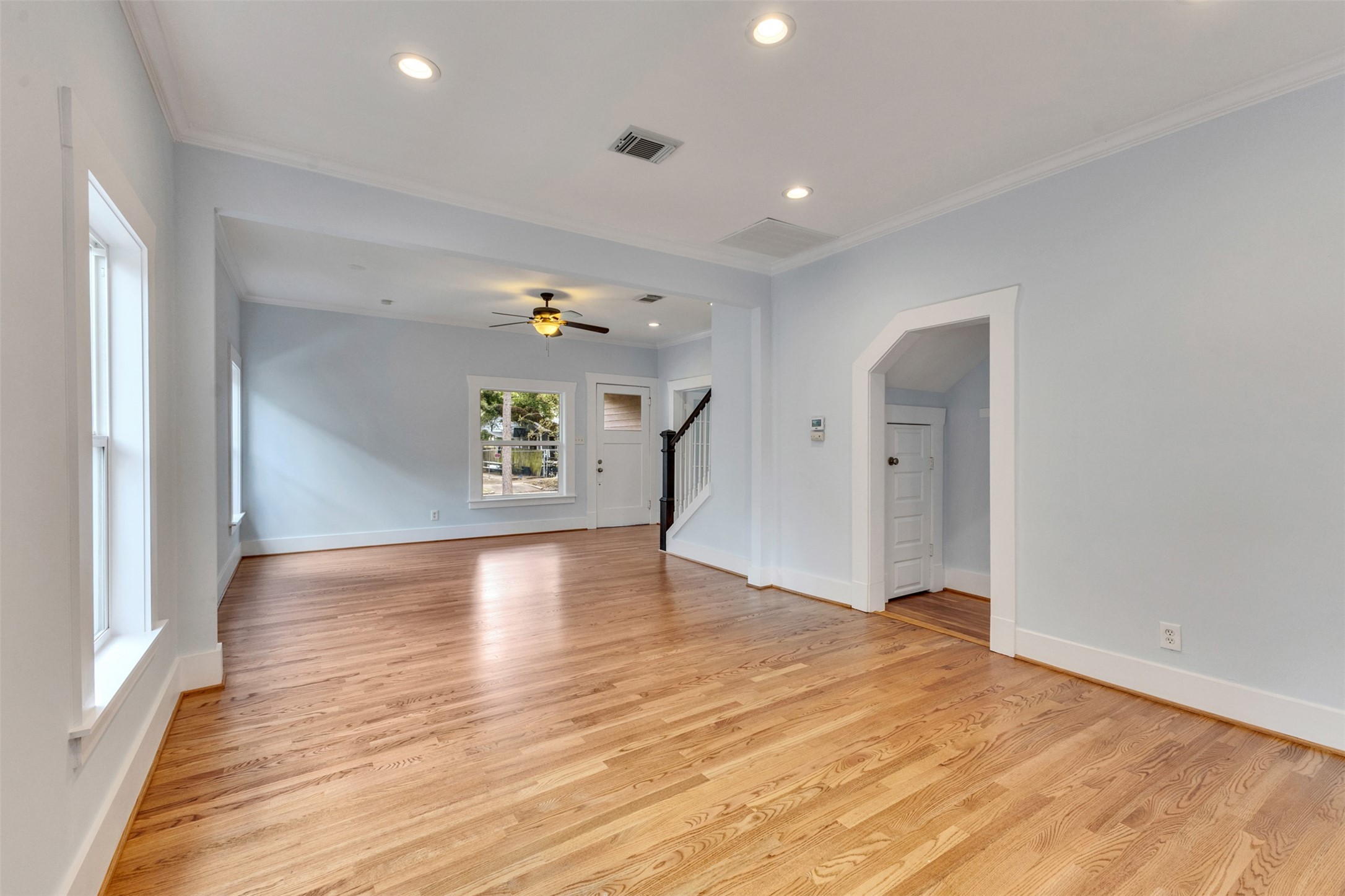4534 Woodside Street Property Photo 8