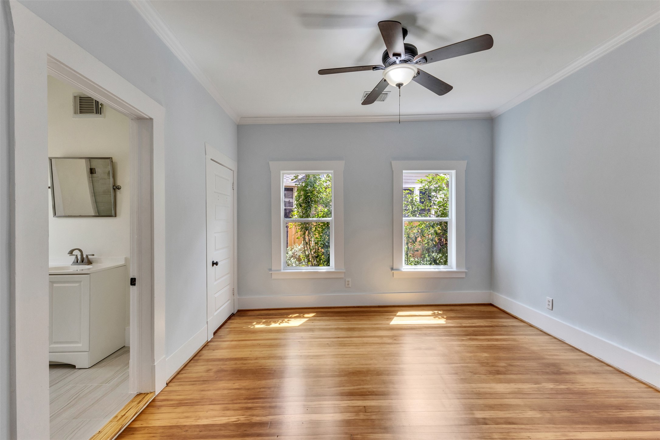 4534 Woodside Street Property Photo 11