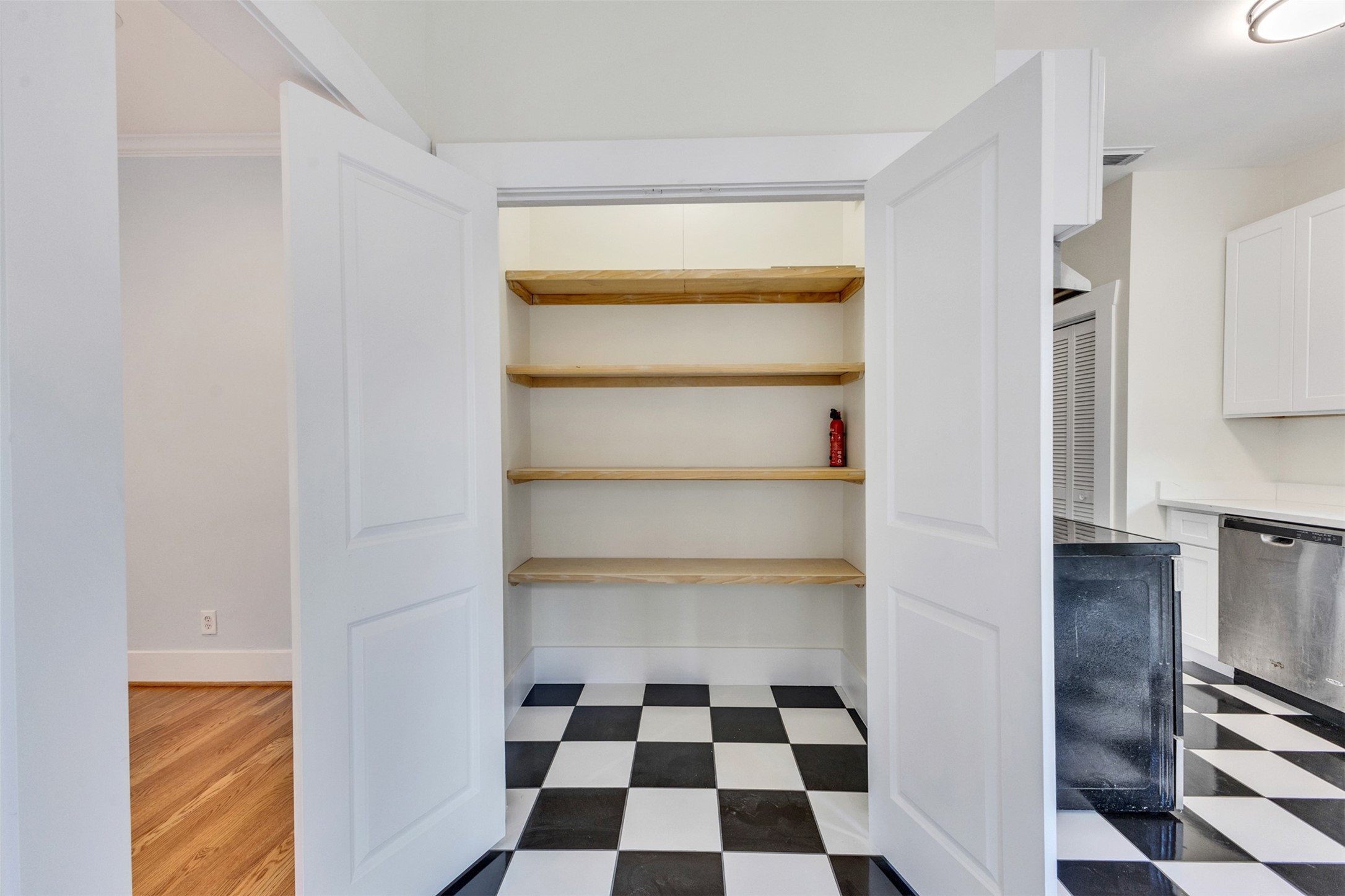 4534 Woodside Street Property Photo 18