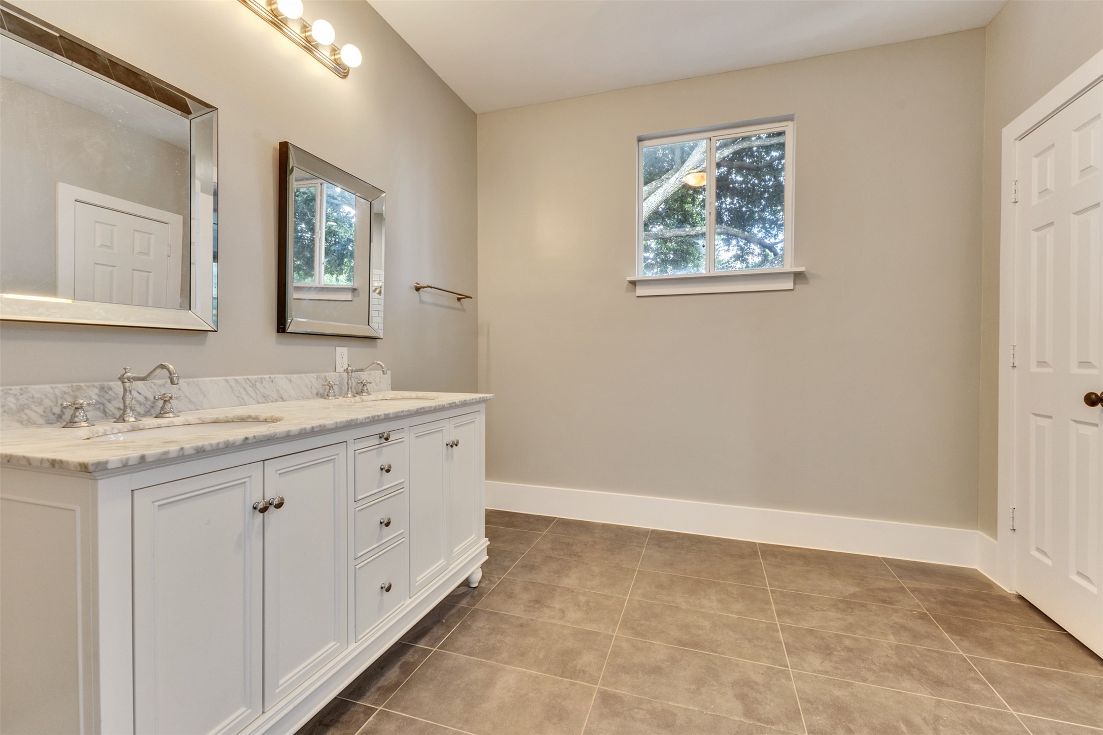4534 Woodside Street Property Photo 33