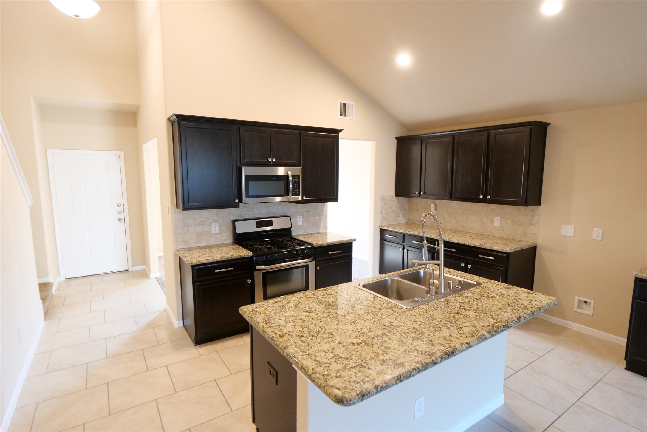 3022 Village Creek Drive Property Photo 6