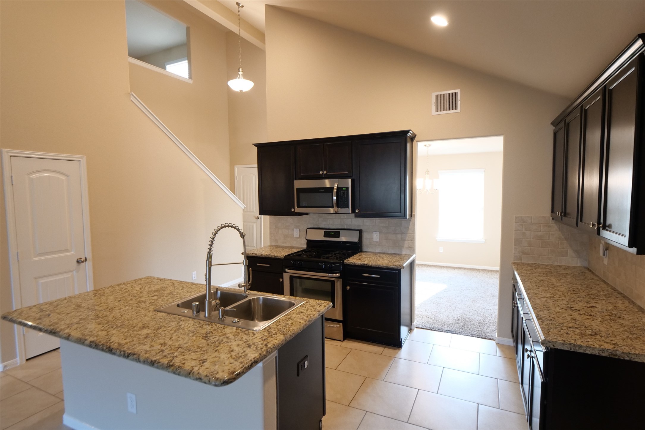 3022 Village Creek Drive Property Photo 7