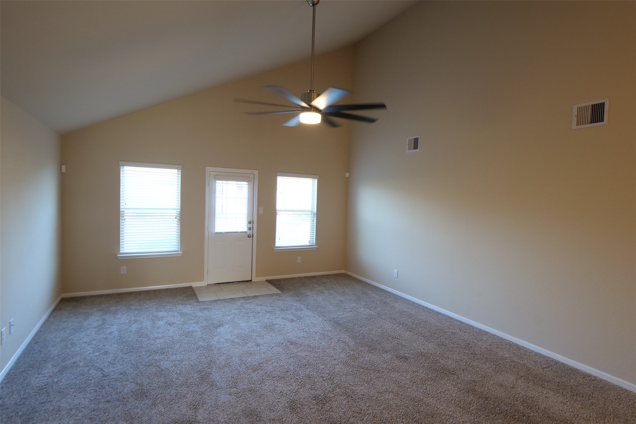 3022 Village Creek Drive Property Photo 8