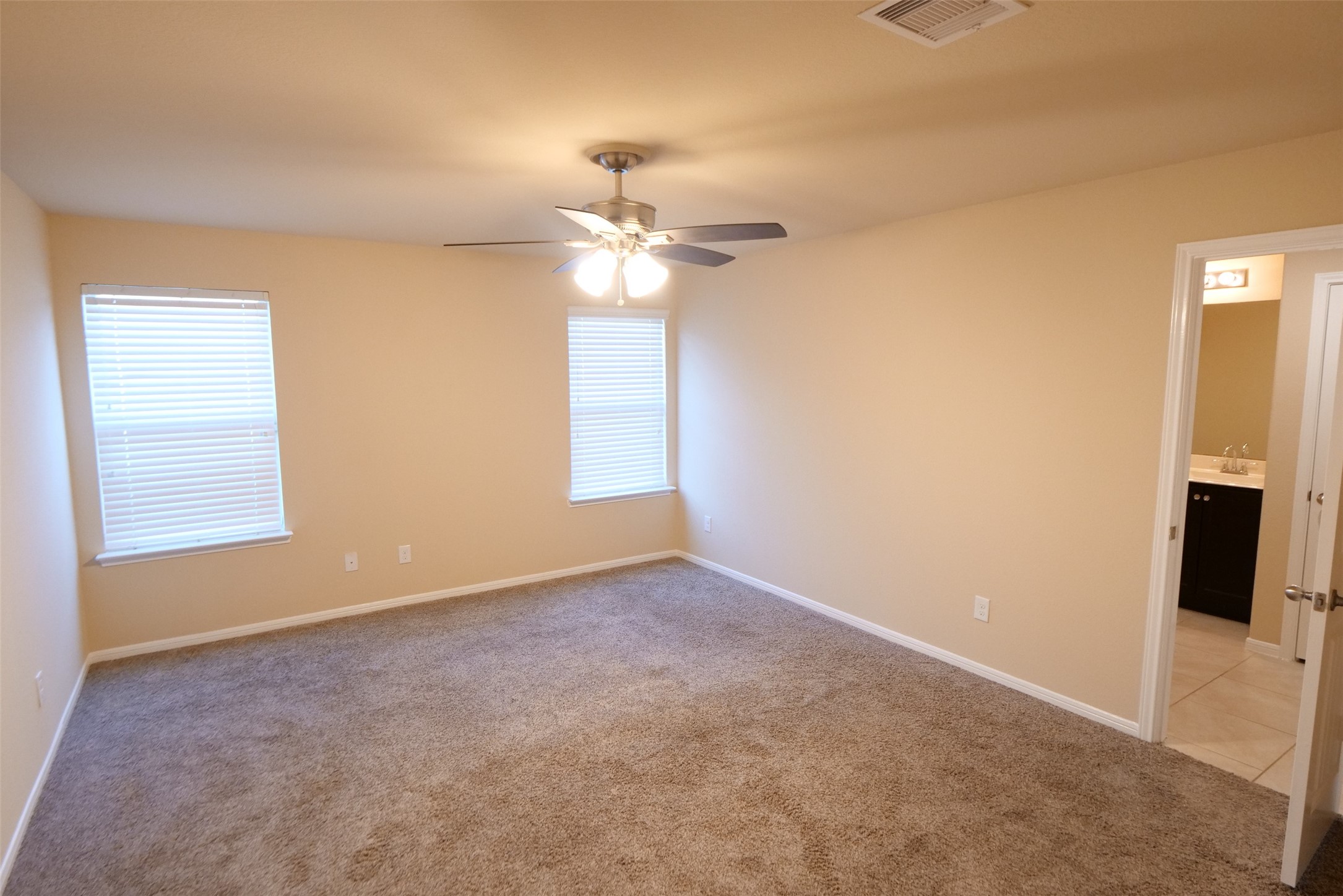 3022 Village Creek Drive Property Photo 11