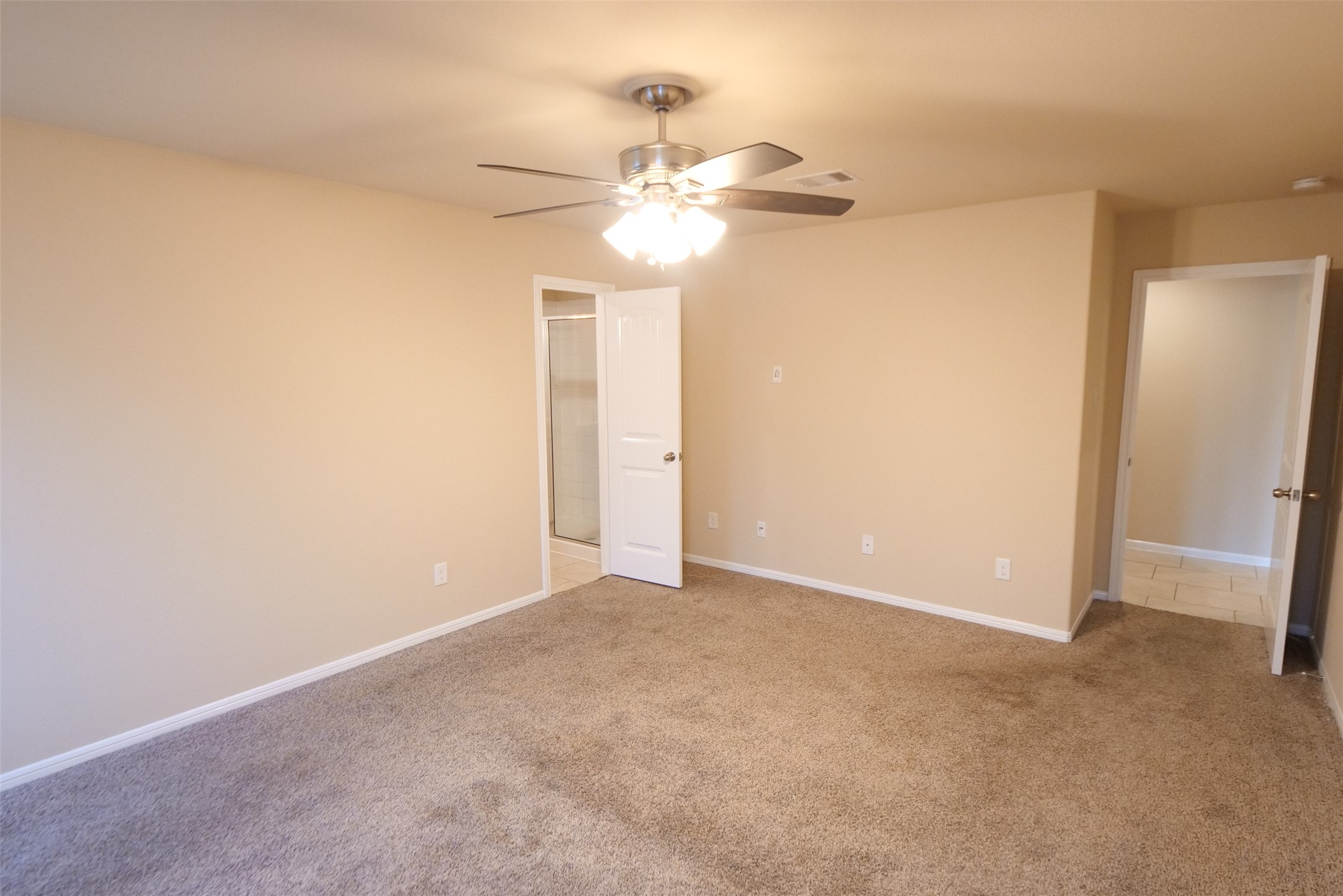 3022 Village Creek Drive Property Photo 12