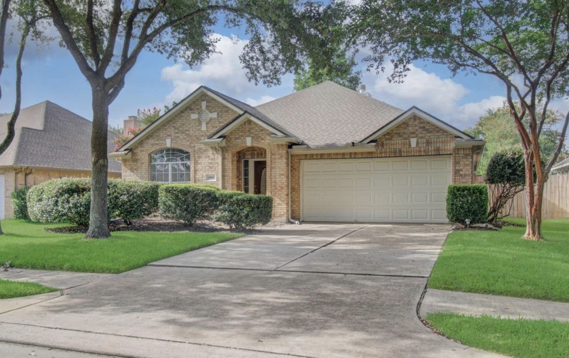 10004 Chestnut Creek Way Property Photo 1