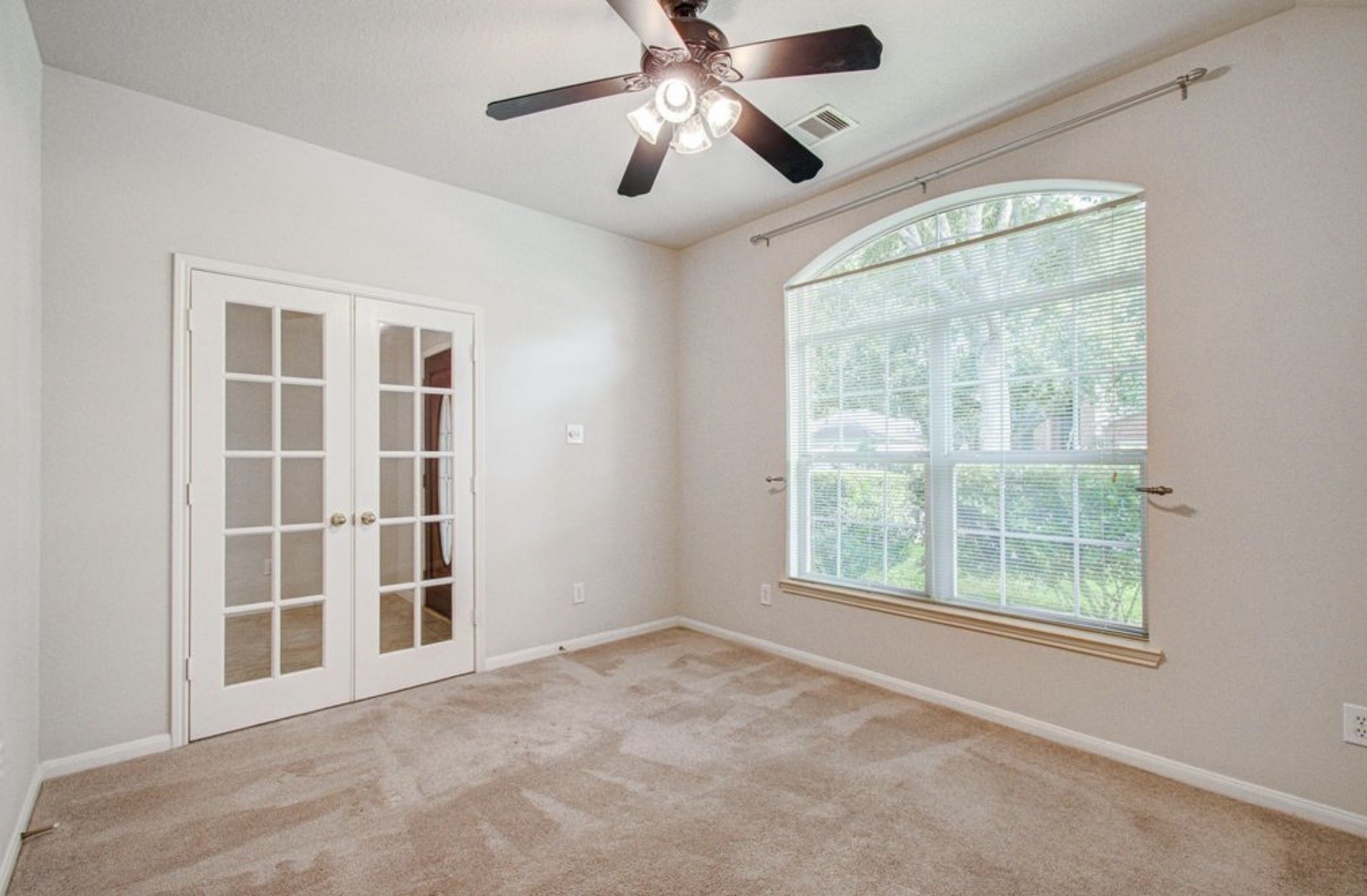 10004 Chestnut Creek Way Property Photo 3