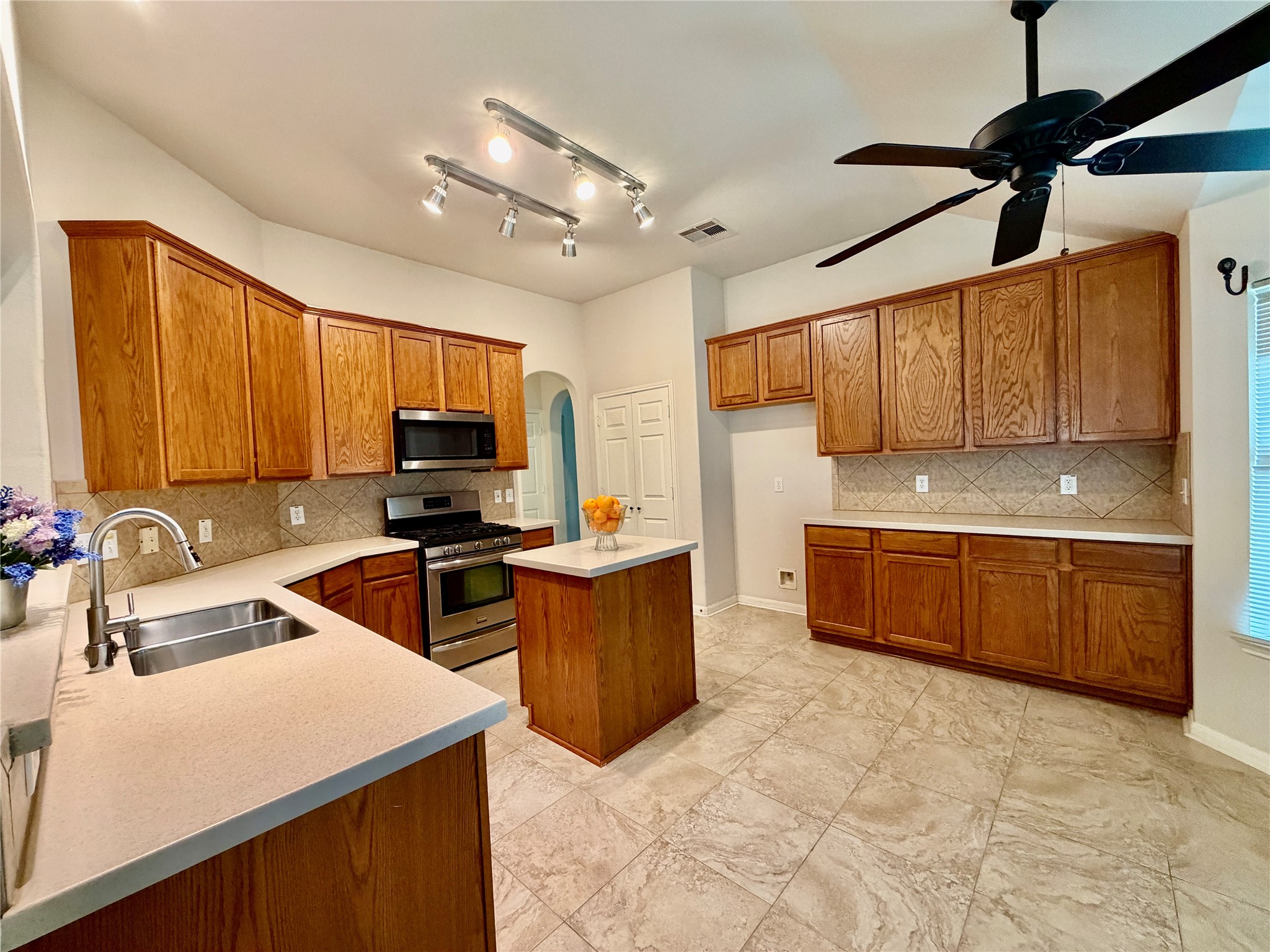 10004 Chestnut Creek Way Property Photo 5