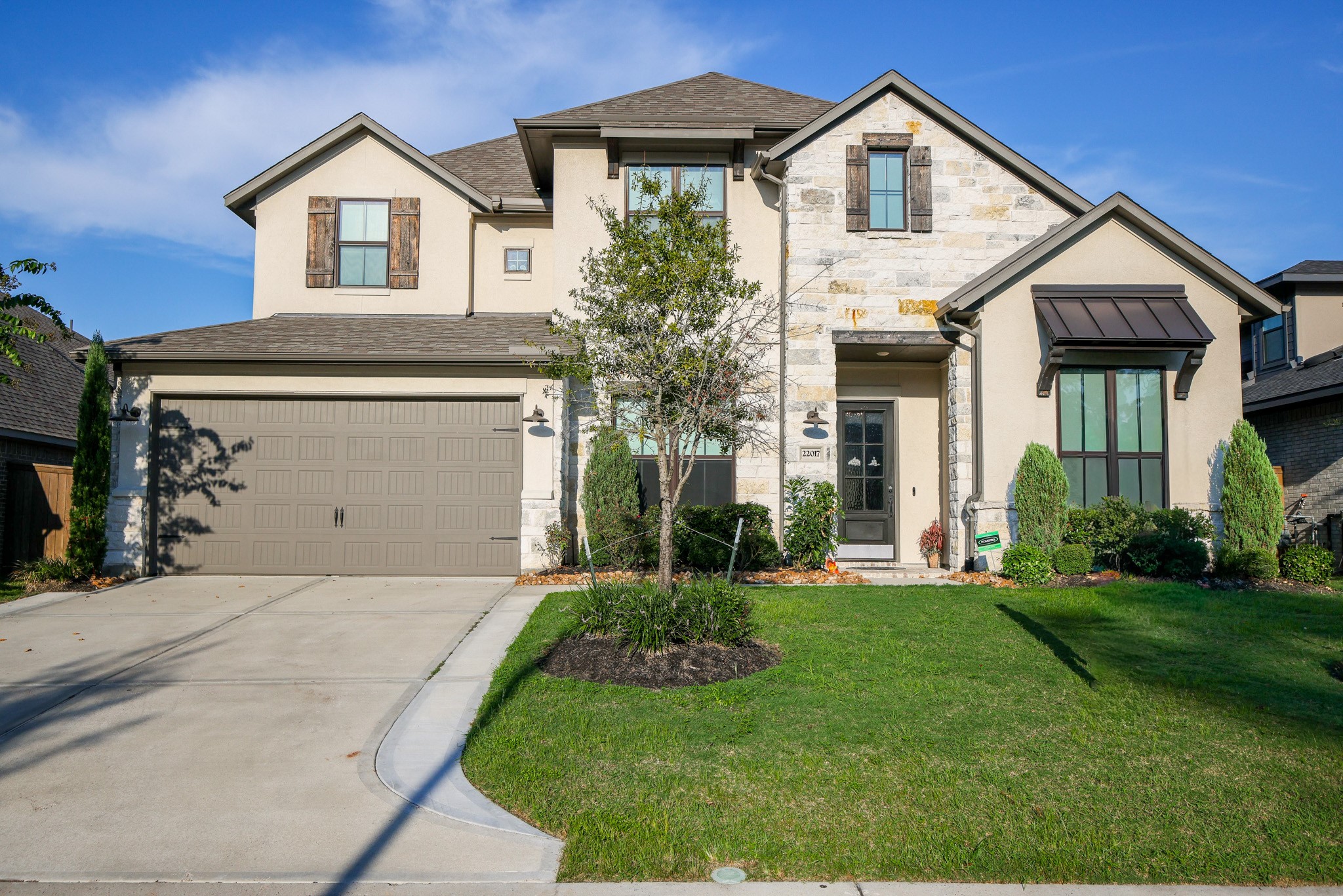 22017 Breakwater Lane E Property Photo 1