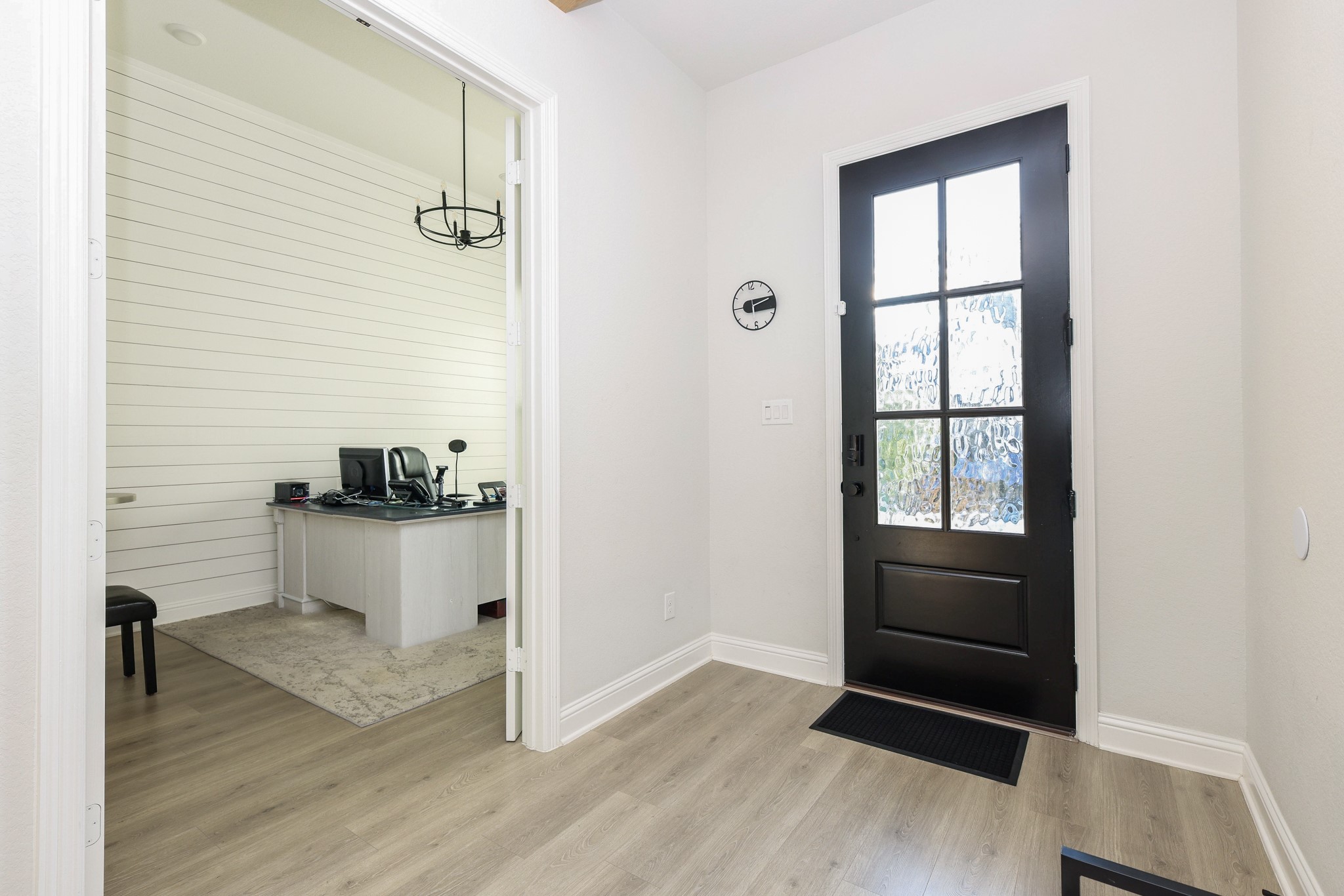 22017 Breakwater Lane E Property Photo 2