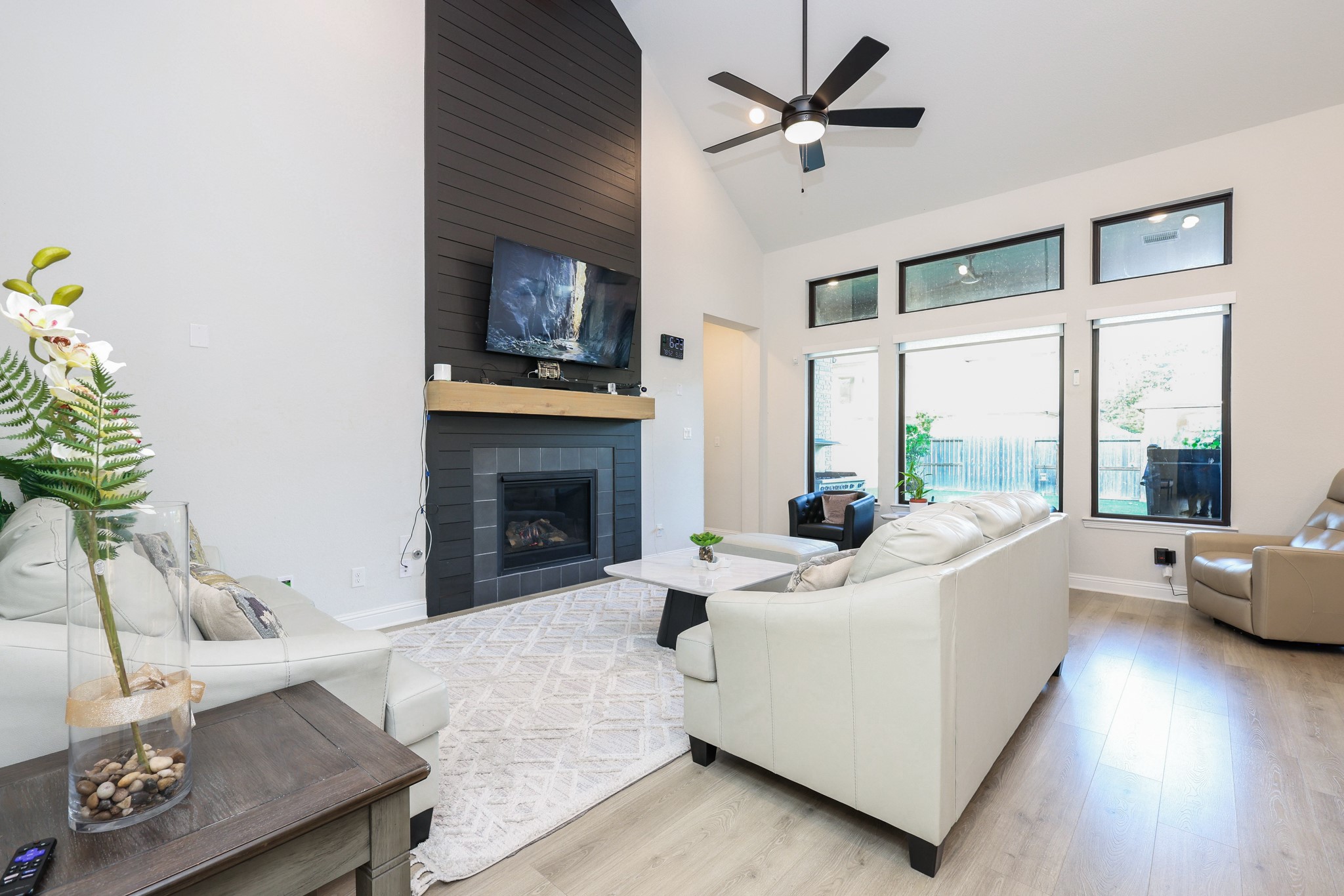 22017 Breakwater Lane E Property Photo 6