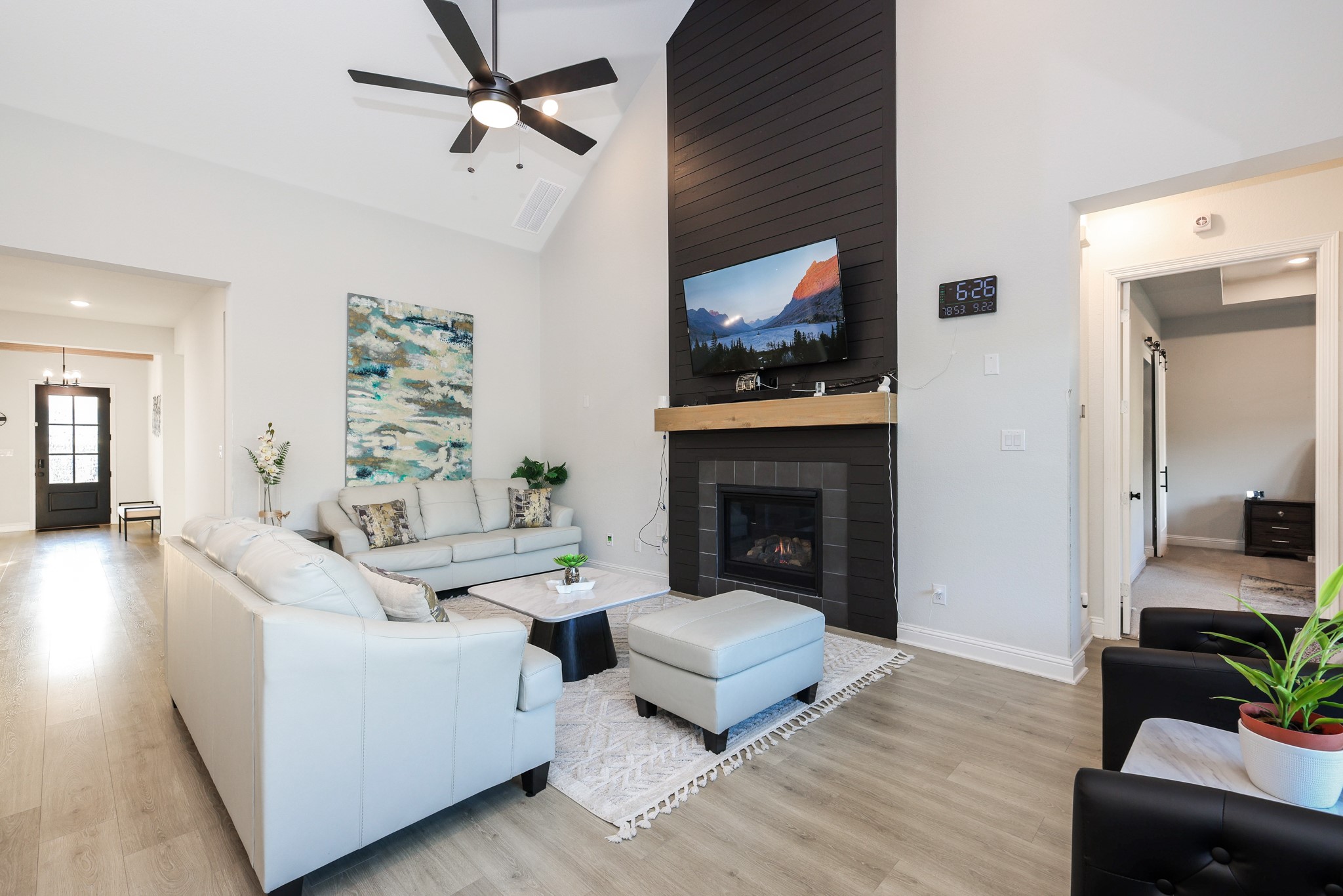 22017 Breakwater Lane E Property Photo 7