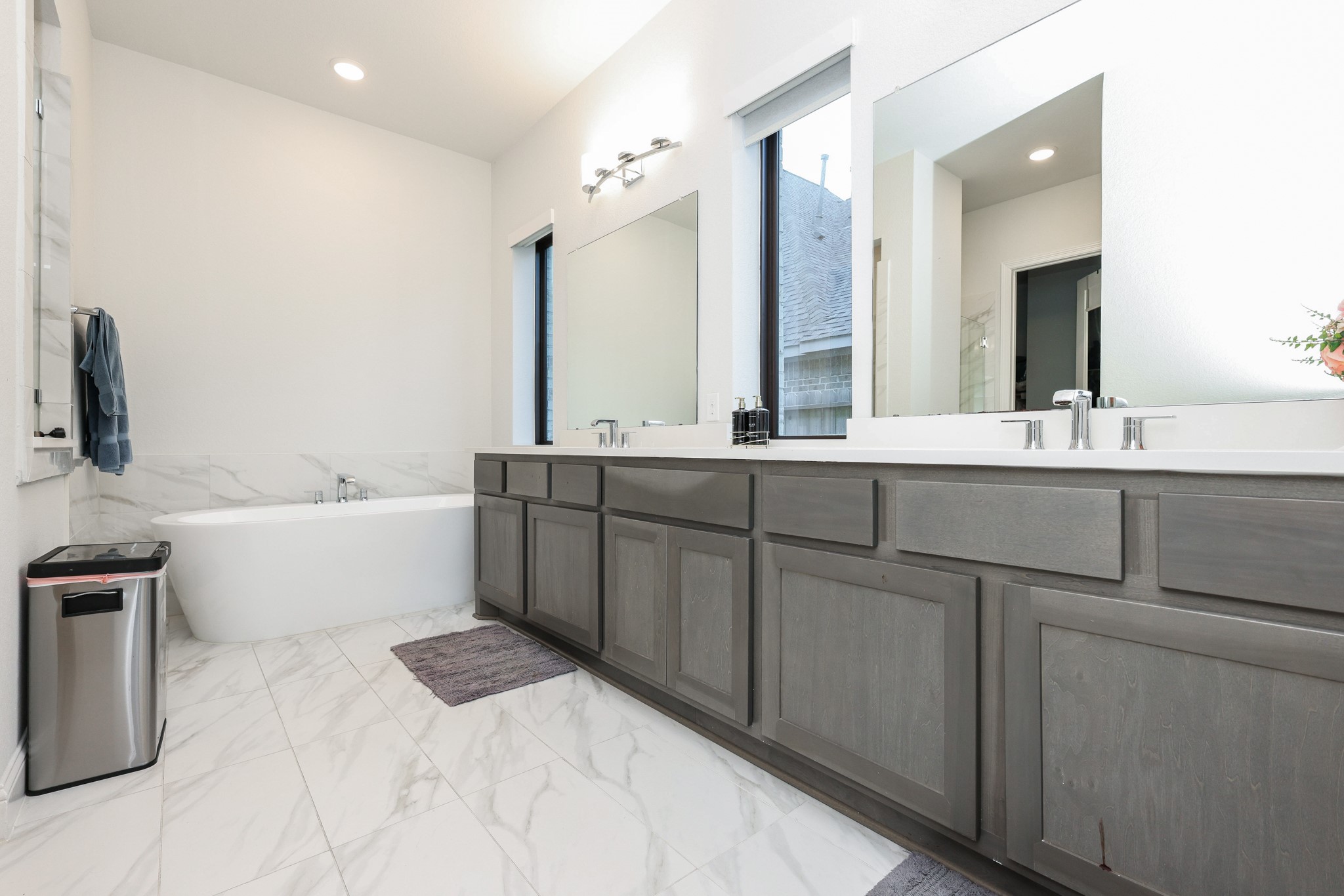 22017 Breakwater Lane E Property Photo 13