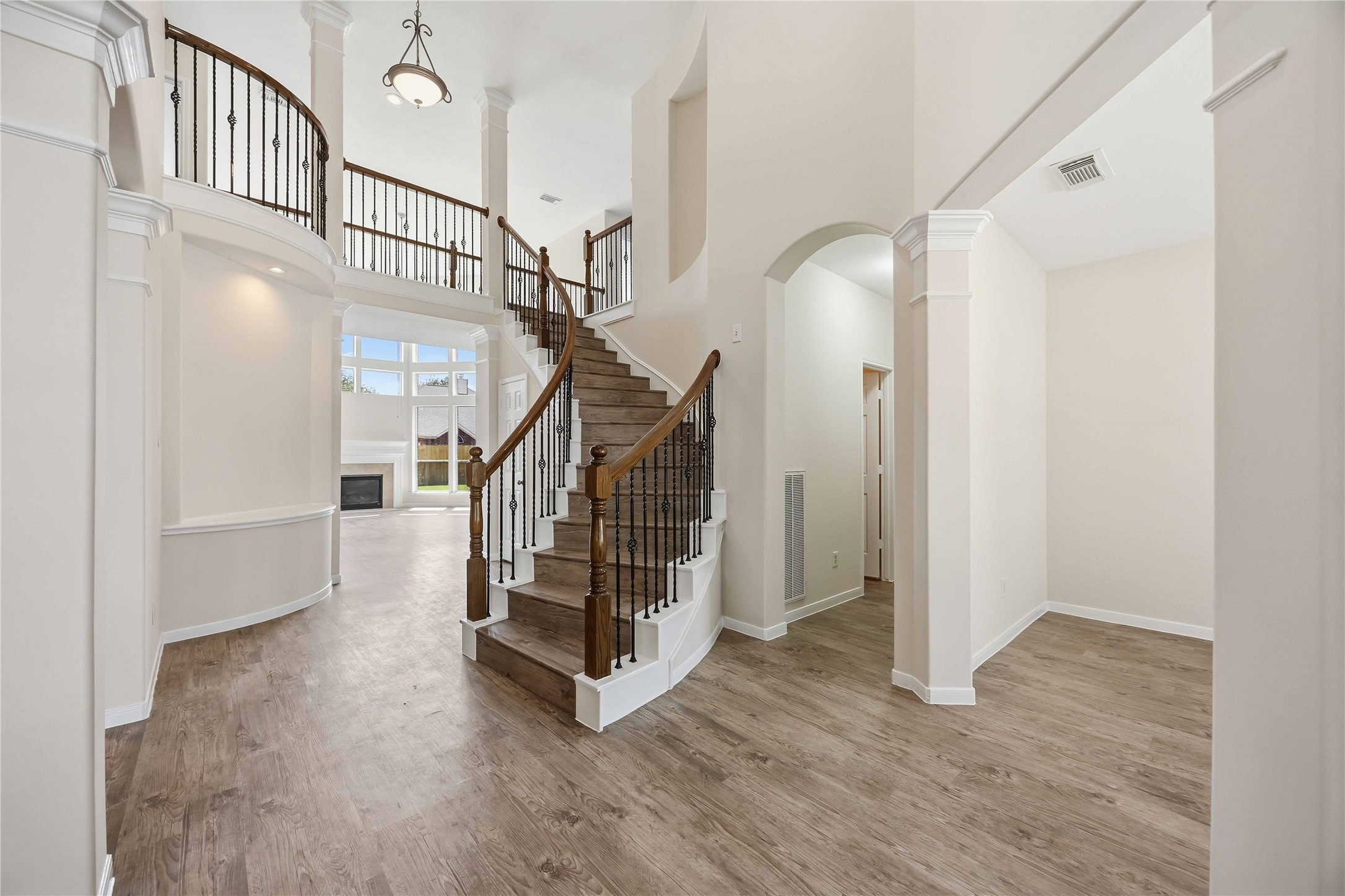 5727 Candlecreek Drive Property Photo 3