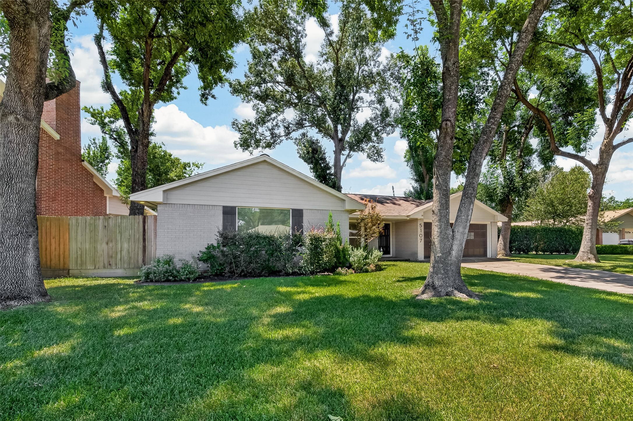 5107 Poinciana Drive Property Photo 3