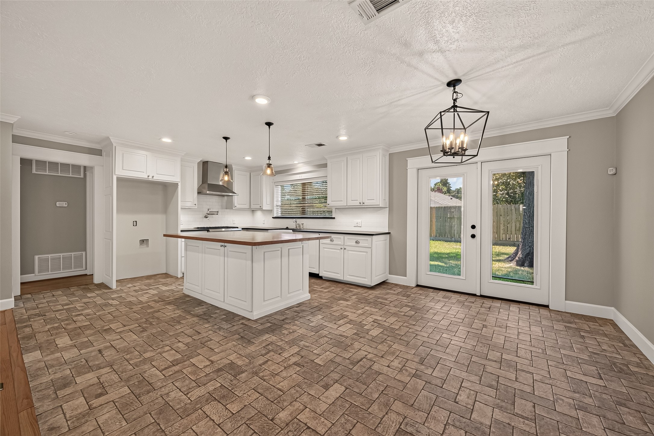 5107 Poinciana Drive Property Photo 10