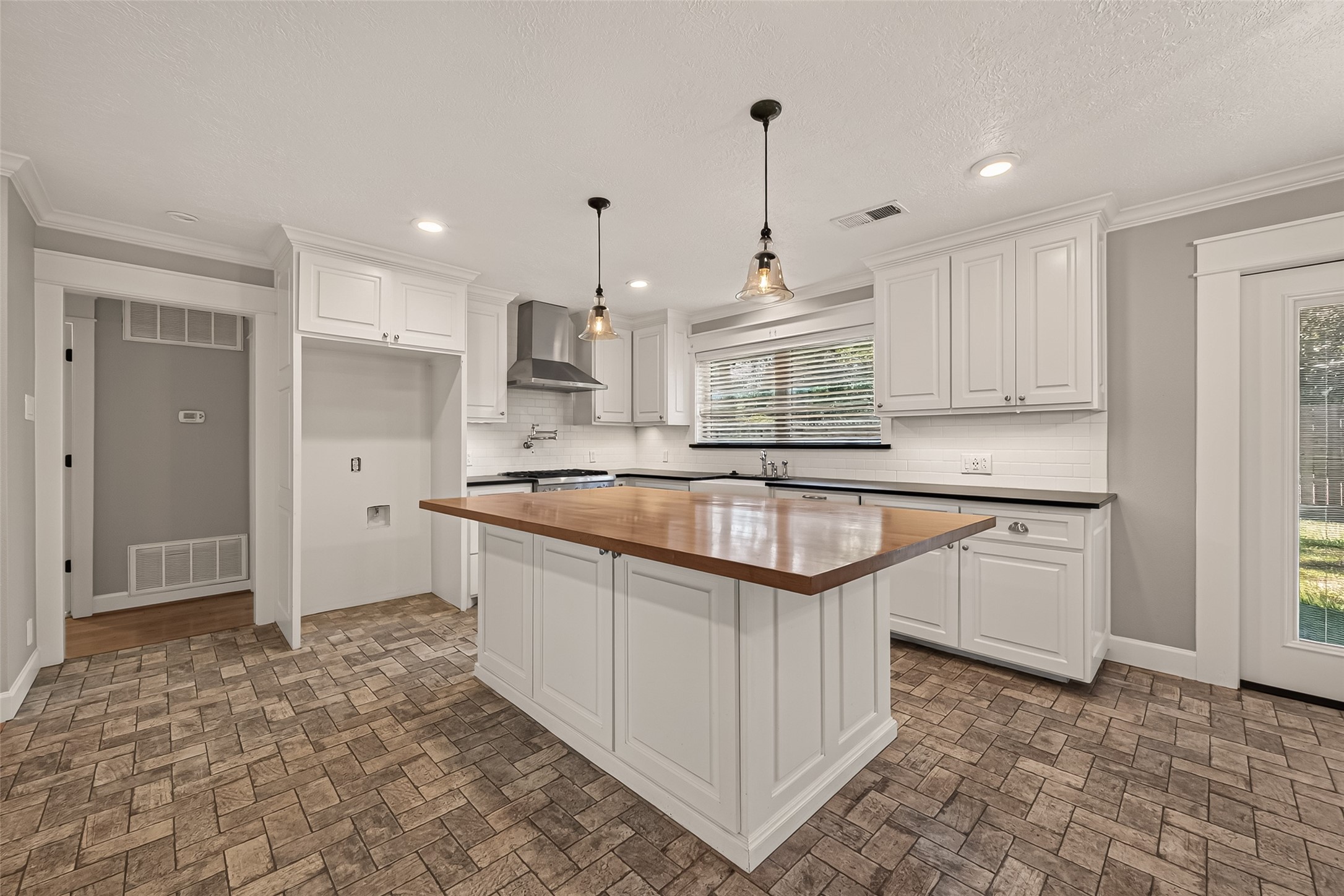 5107 Poinciana Drive Property Photo 12
