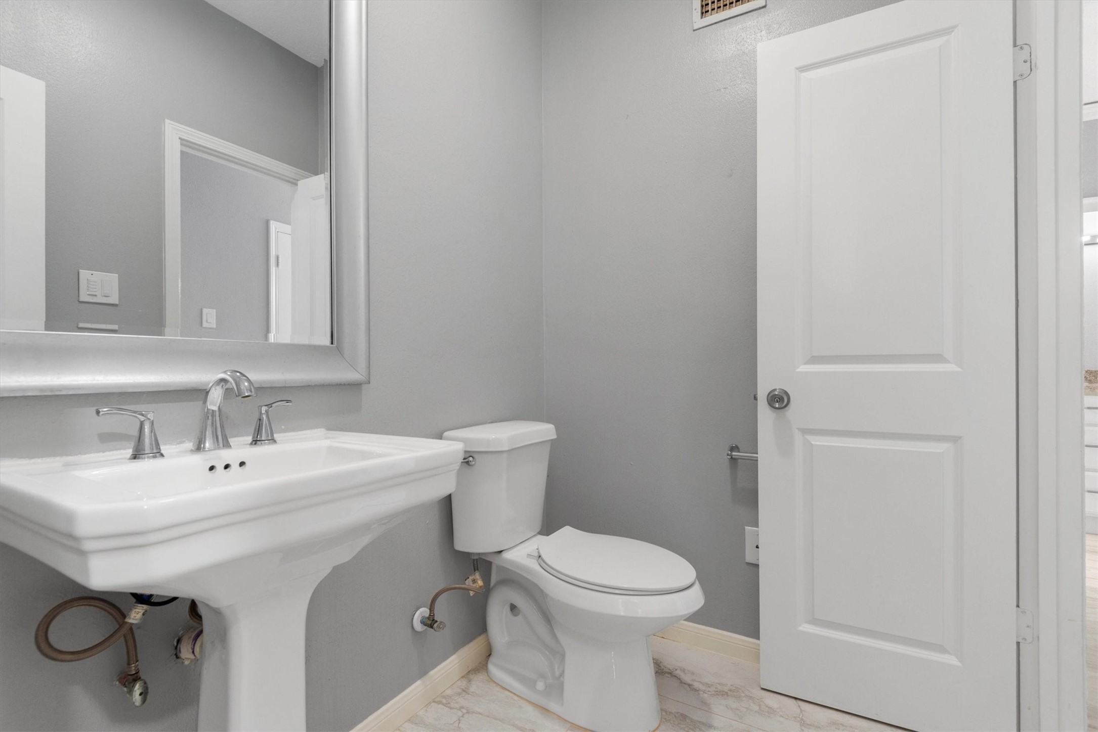 1214 Emerald Green Lane Property Photo 11