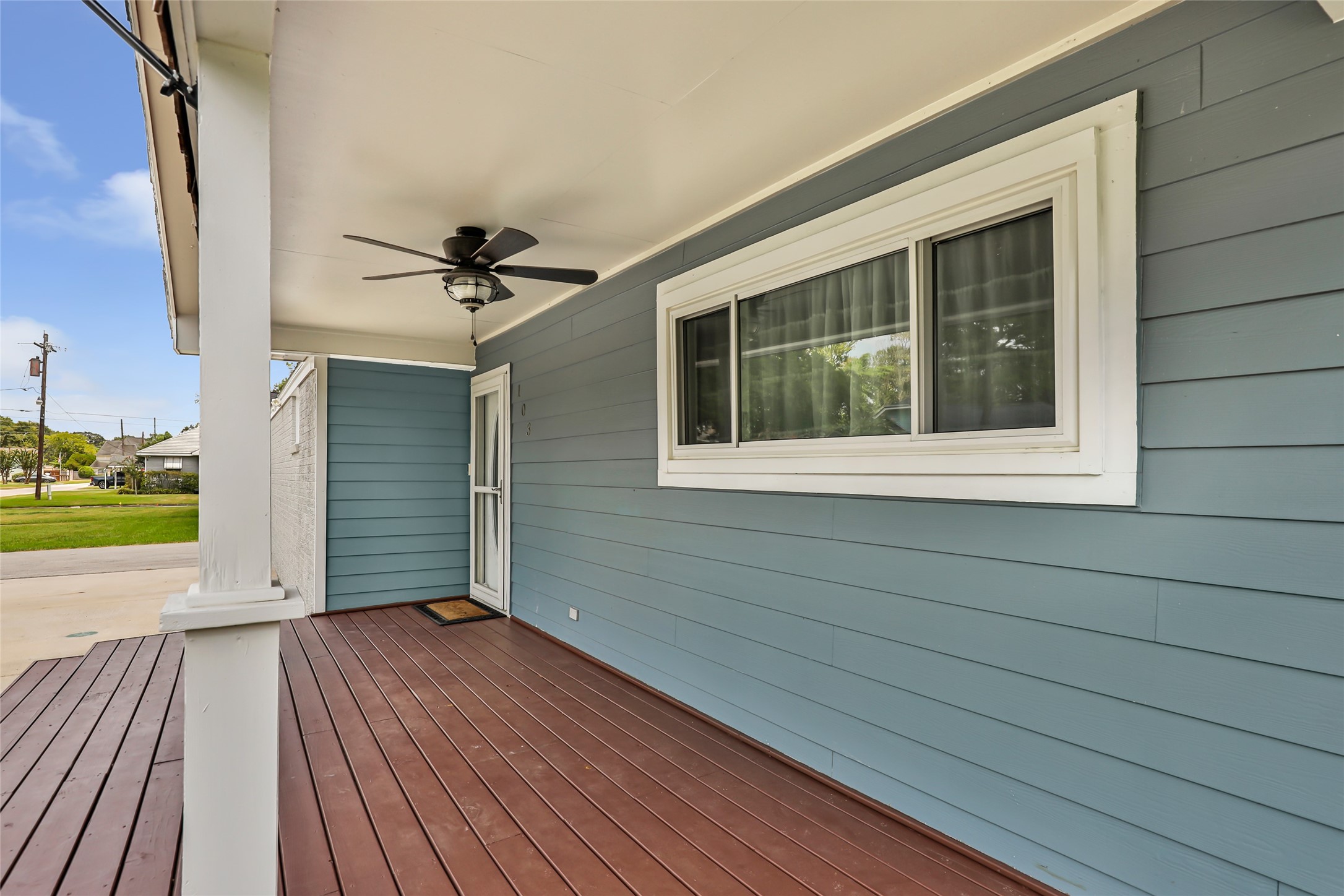 103 W Barrow Street Property Photo 5