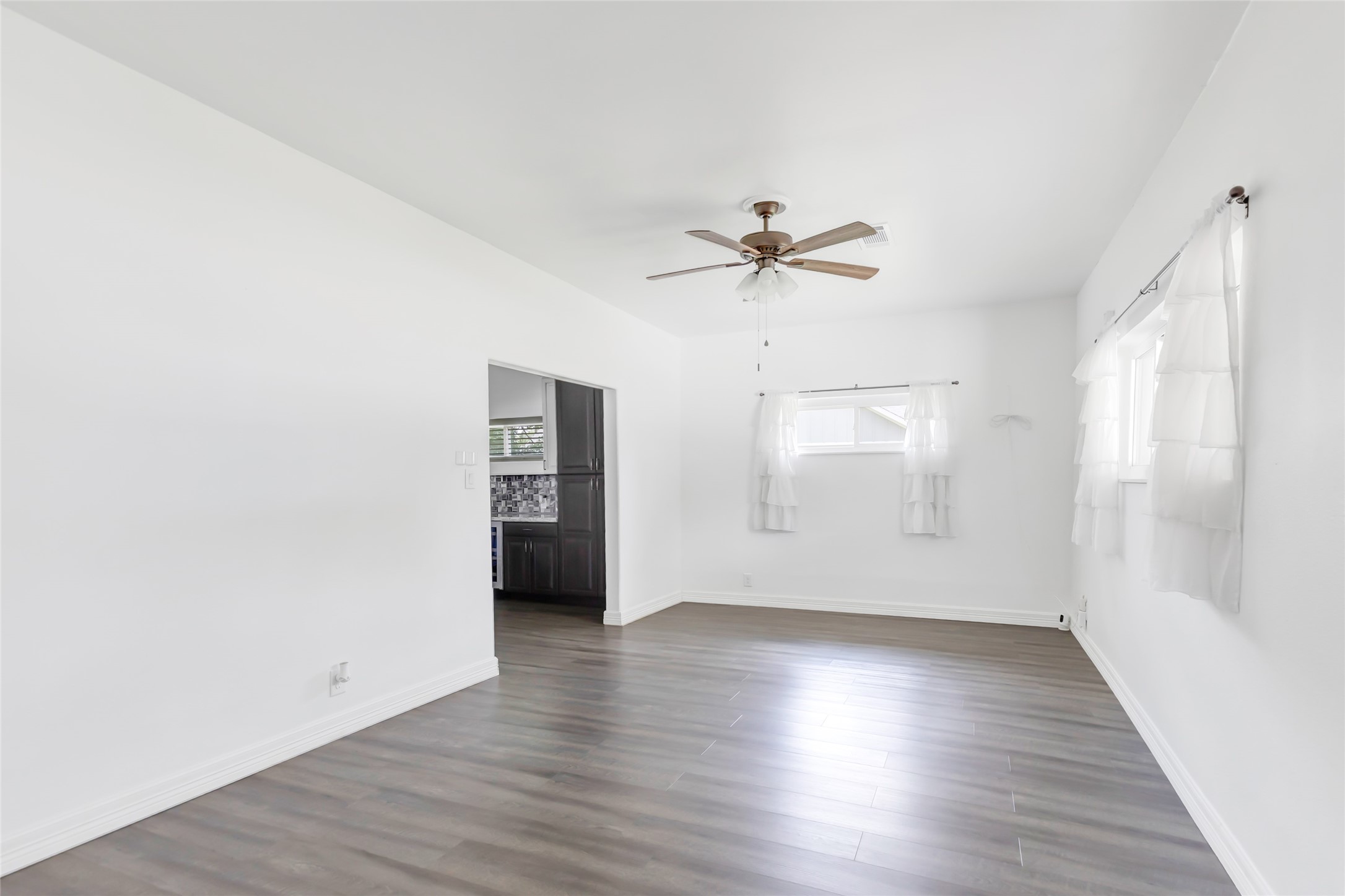 103 W Barrow Street Property Photo 7