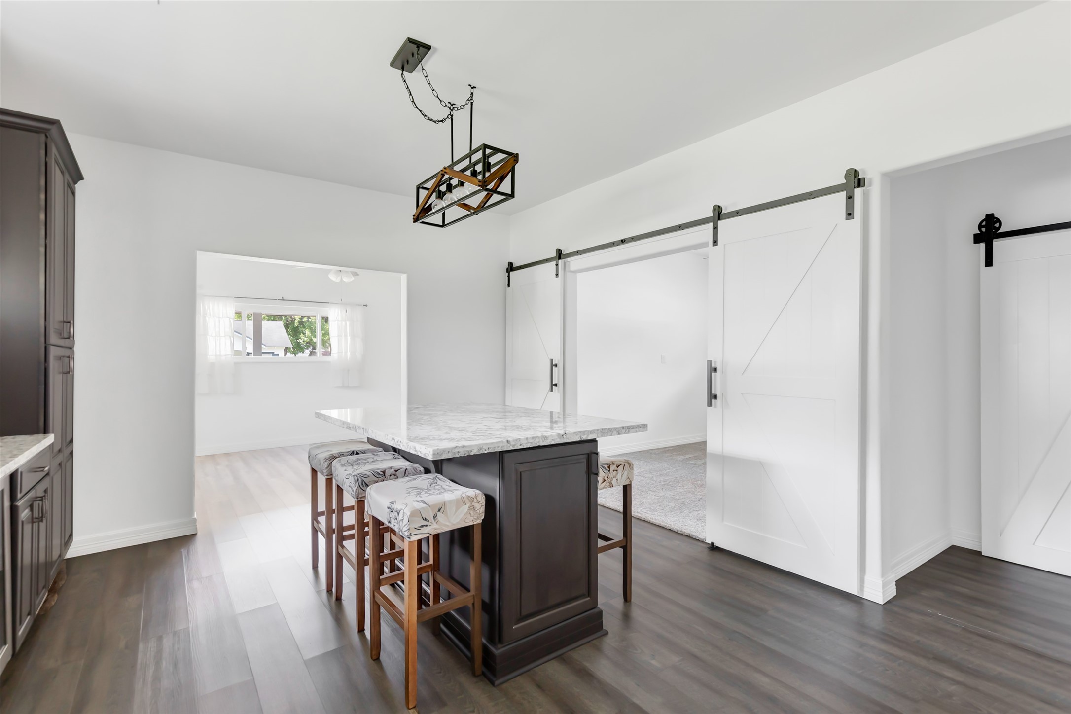 103 W Barrow Street Property Photo 19