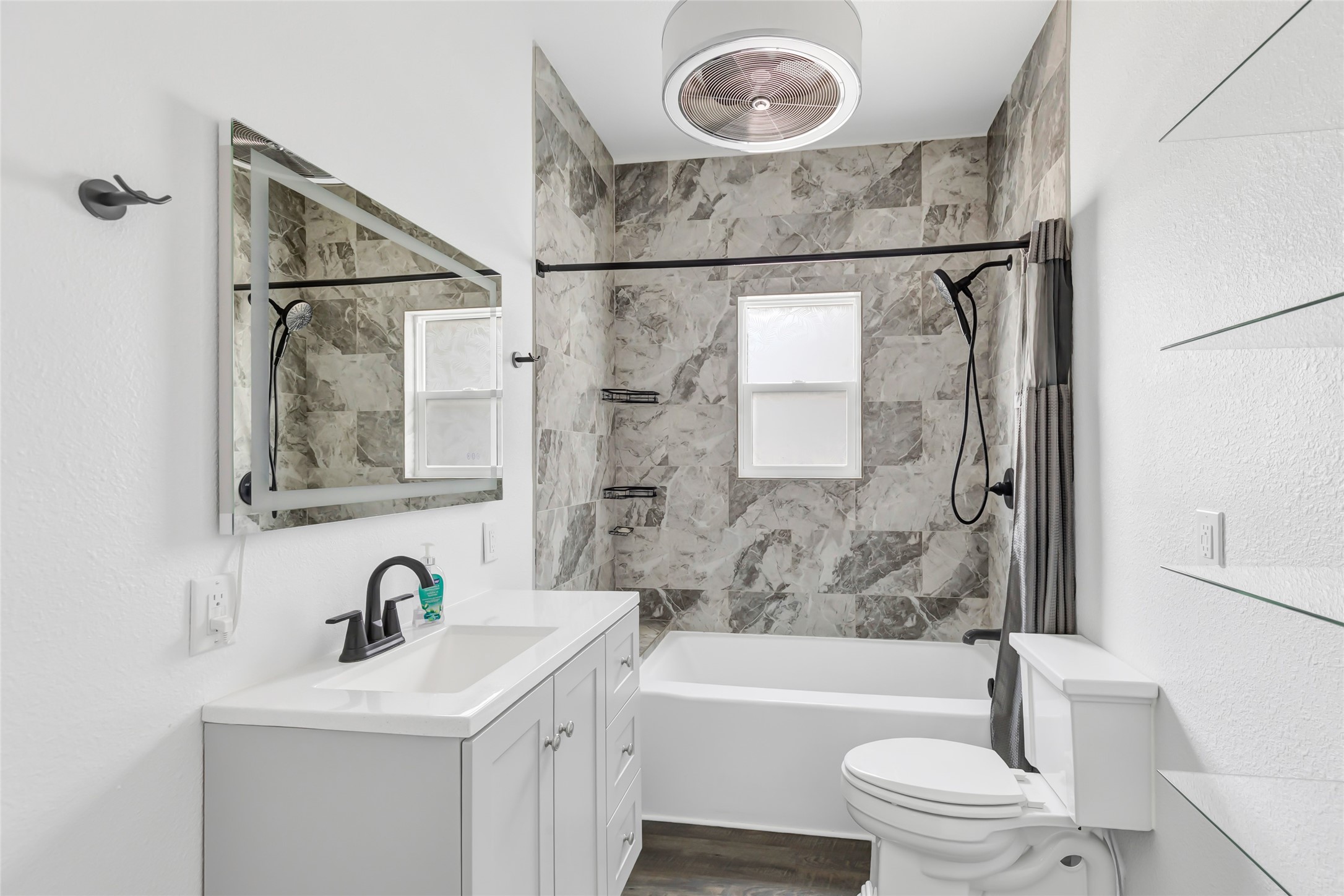 103 W Barrow Street Property Photo 23
