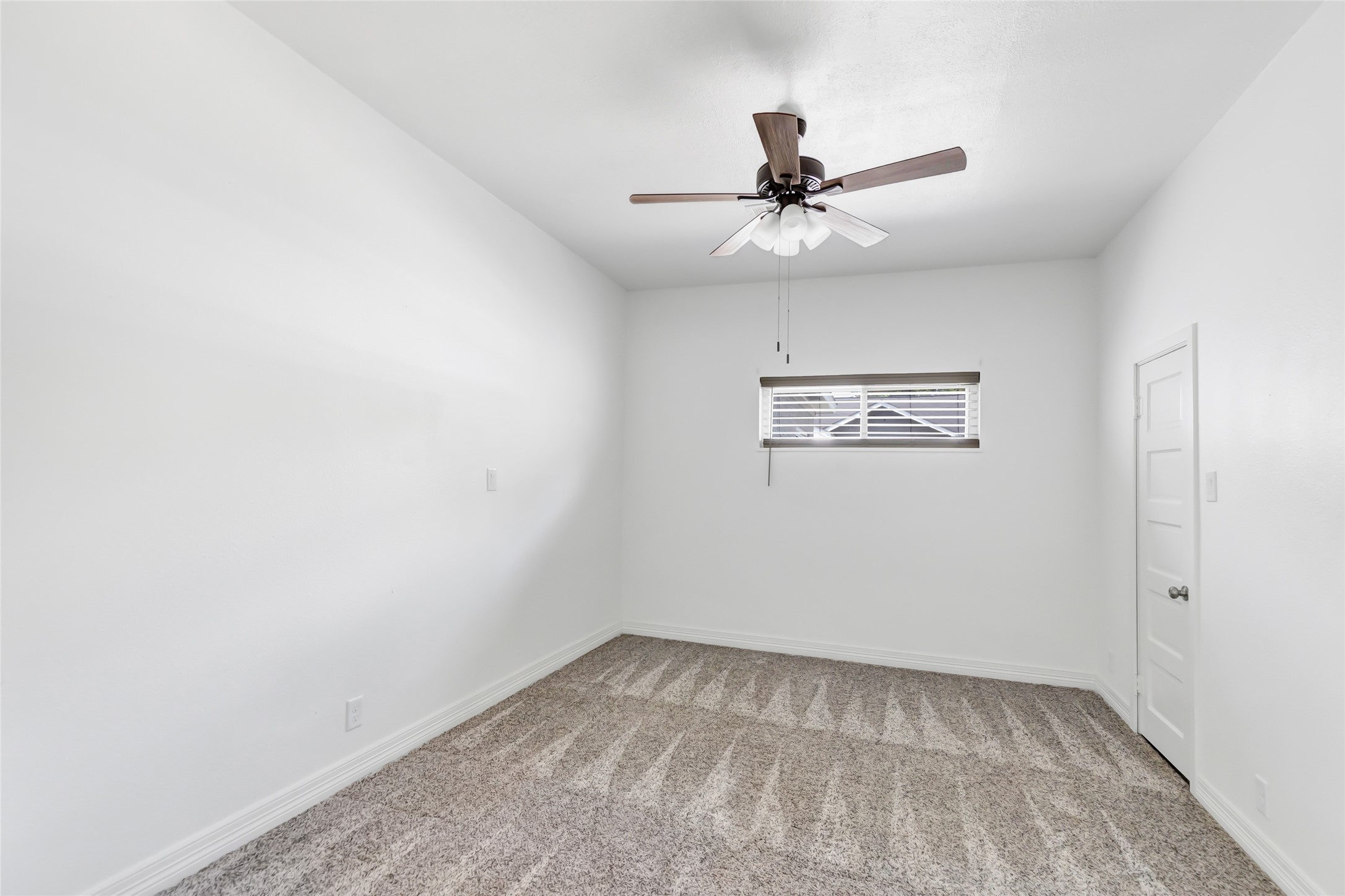 103 W Barrow Street Property Photo 24