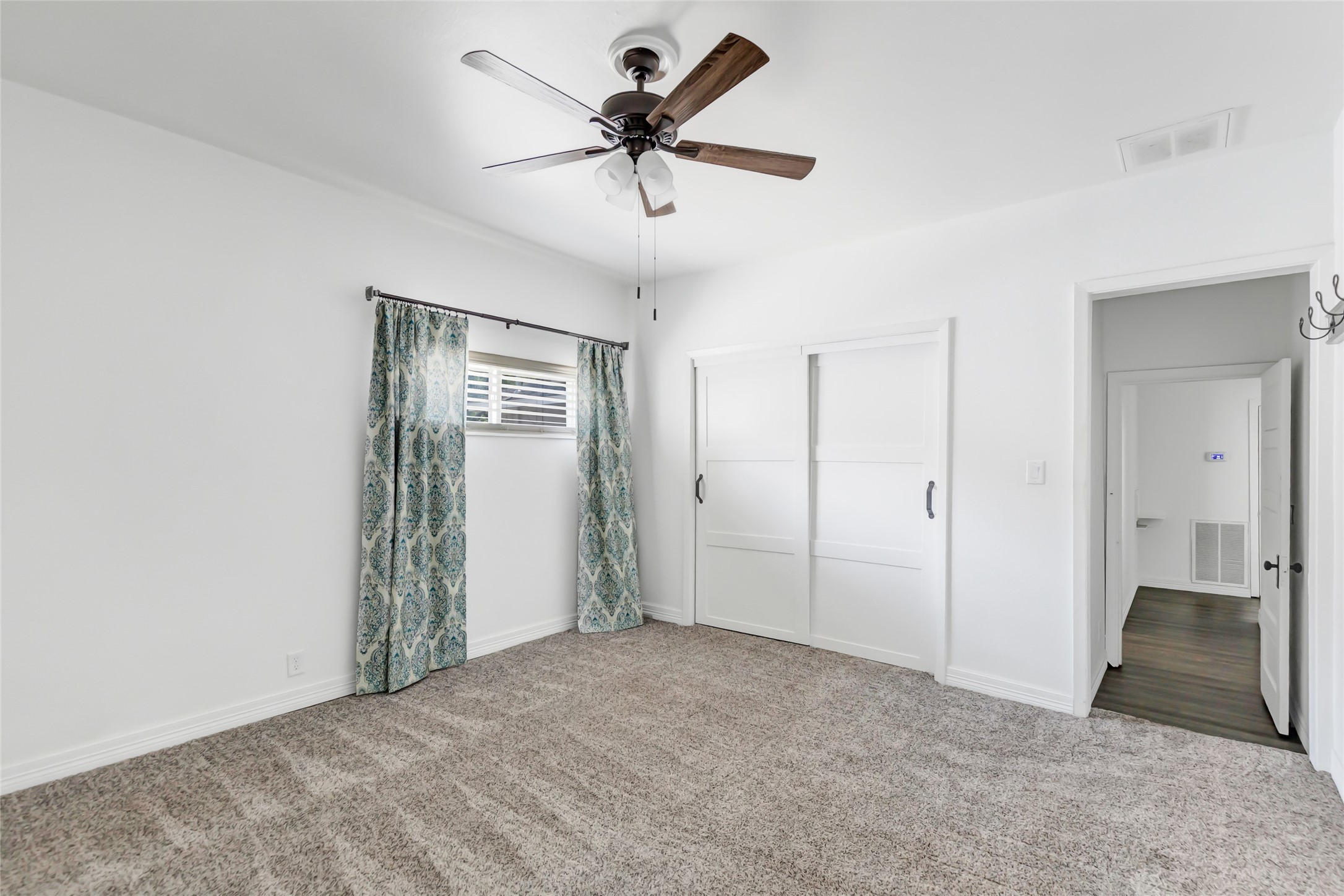 103 W Barrow Street Property Photo 25