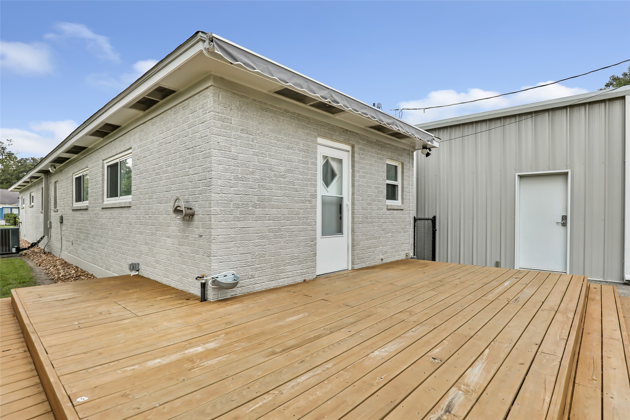 103 W Barrow Street Property Photo 33