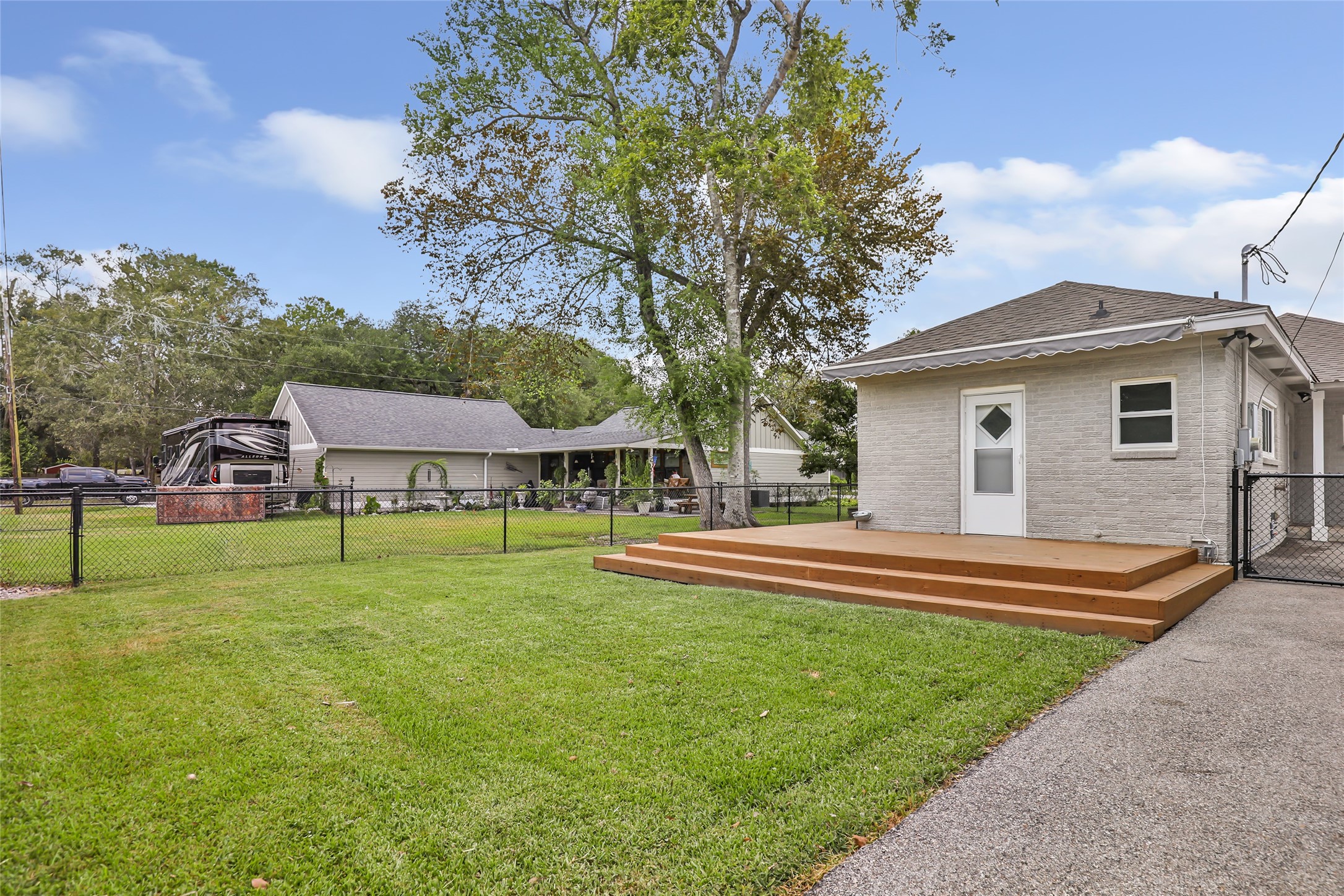 103 W Barrow Street Property Photo 34